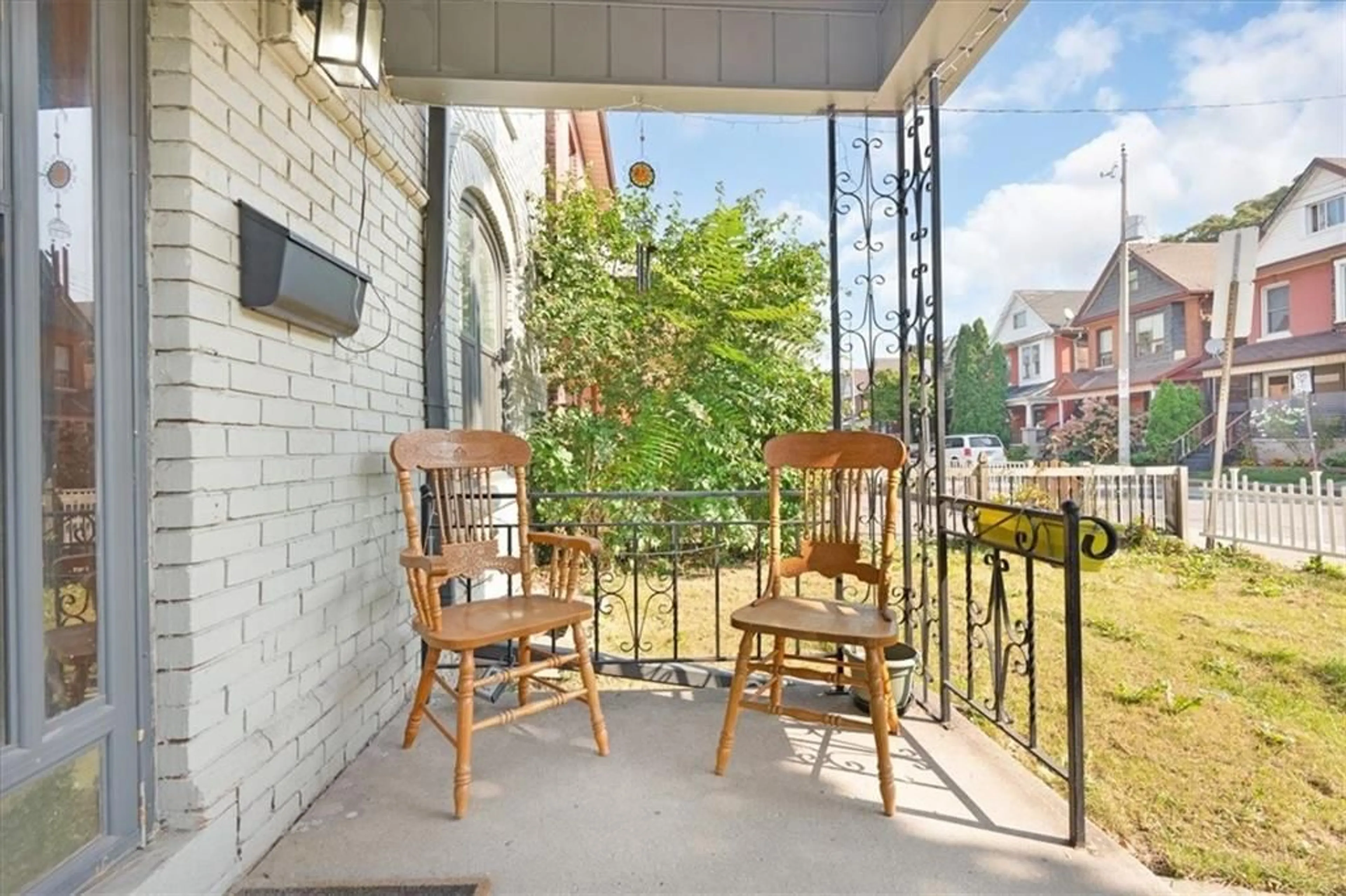 Patio, the fenced backyard for 29 ST MATTHEWS Ave, Hamilton Ontario L8L 5P4