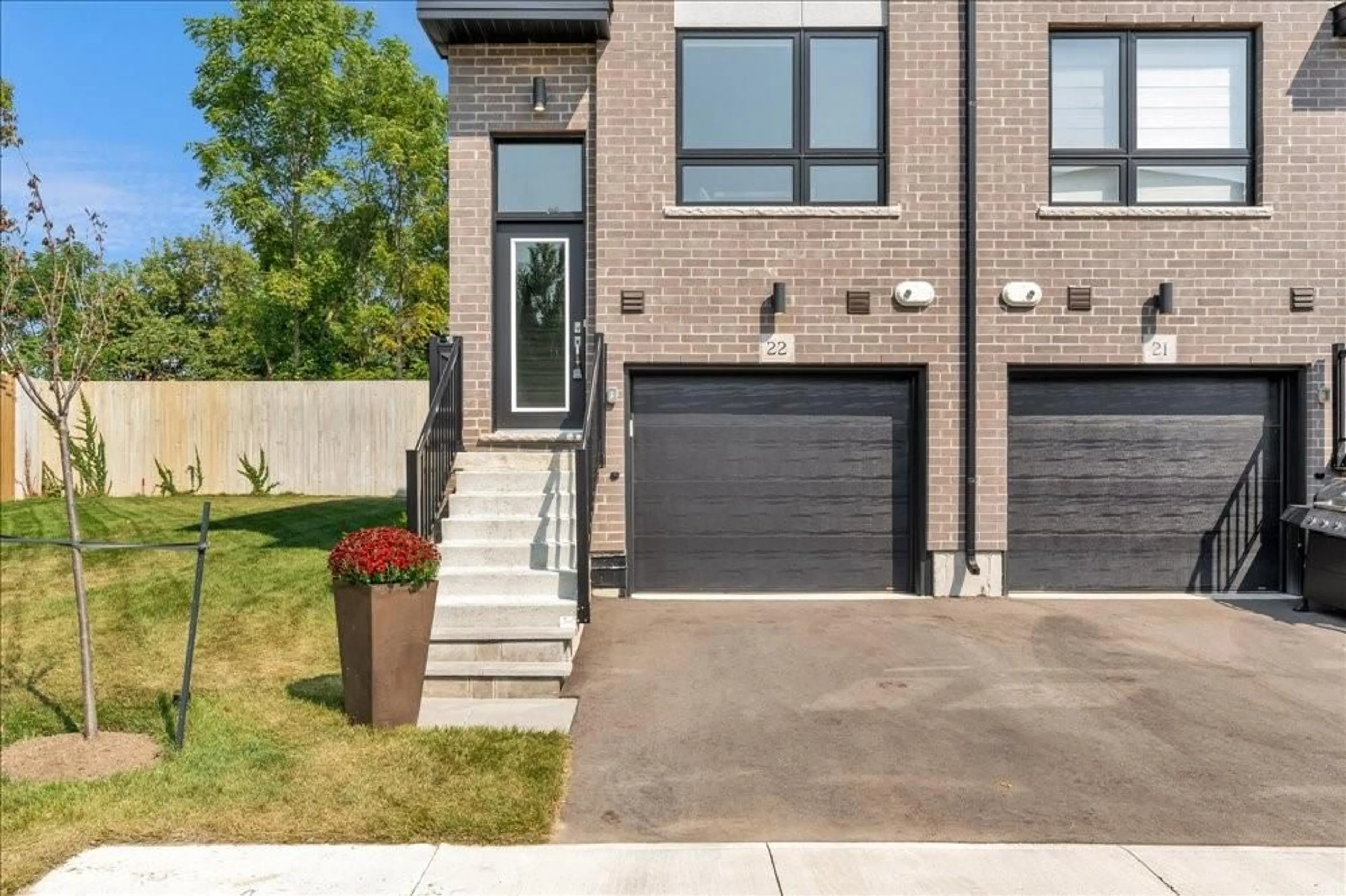 Home with brick exterior material for 720 GREY St #22, Brantford Ontario N3S 0K2