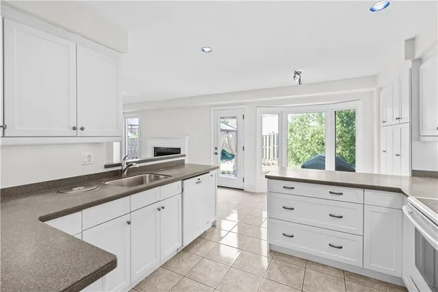 Additional property image - 80 STRATHROY Cres