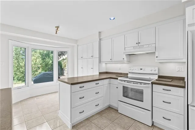 Additional property image - 80 STRATHROY Cres
