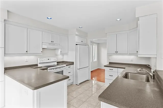 Additional property image - 80 STRATHROY Cres