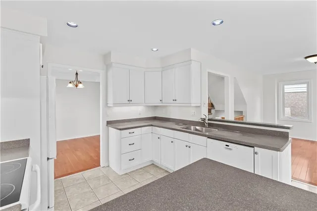Additional property image - 80 STRATHROY Cres