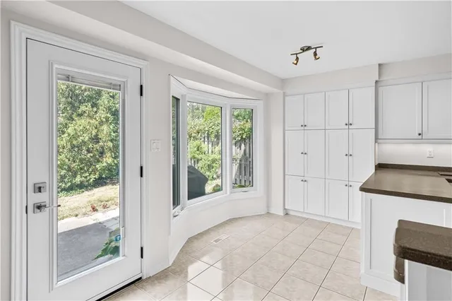 Additional property image - 80 STRATHROY Cres
