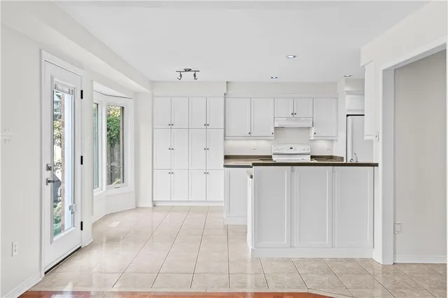 Additional property image - 80 STRATHROY Cres