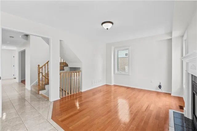 Additional property image - 80 STRATHROY Cres