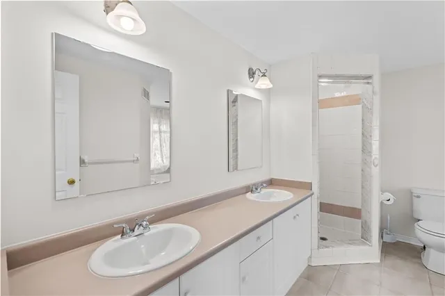 Additional property image - 80 STRATHROY Cres
