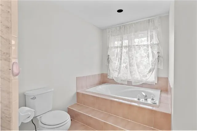 Additional property image - 80 STRATHROY Cres