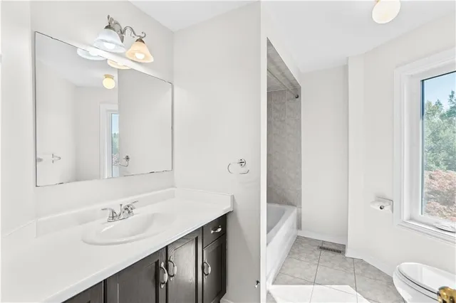 Additional property image - 80 STRATHROY Cres
