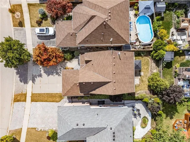 Additional property image - 80 STRATHROY Cres