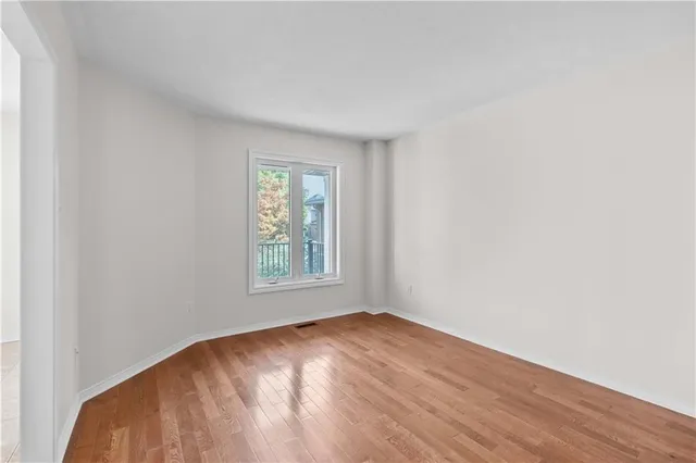 Additional property image - 80 STRATHROY Cres