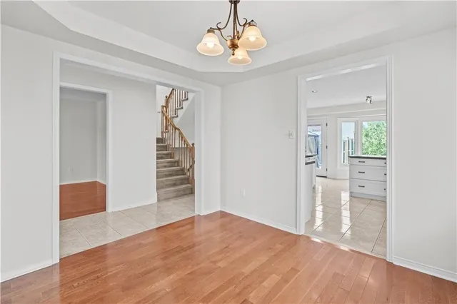 Additional property image - 80 STRATHROY Cres