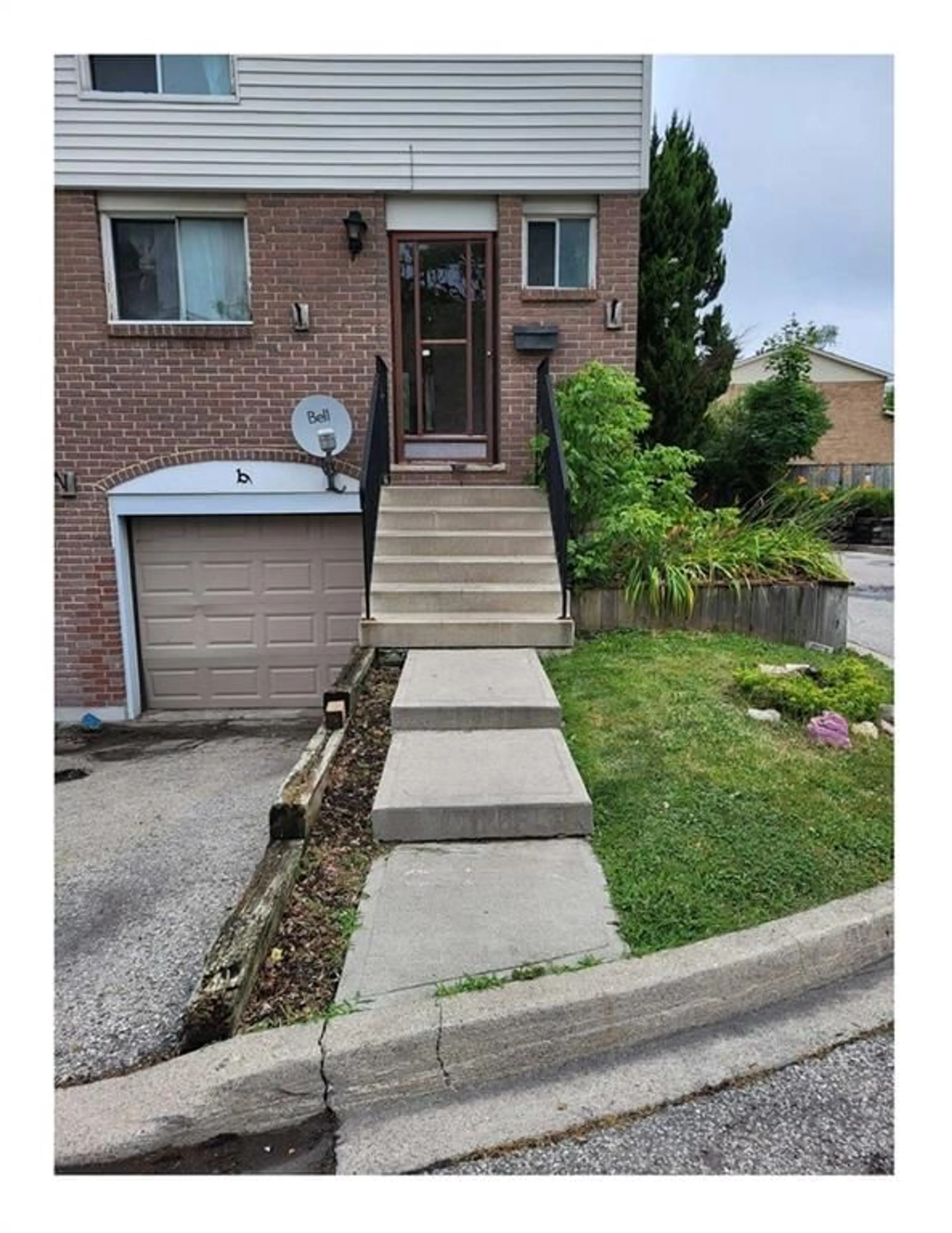 A pic from exterior of the house or condo, the street view for 120 QUIGLEY Rd #19, Hamilton Ontario L8K 6L4