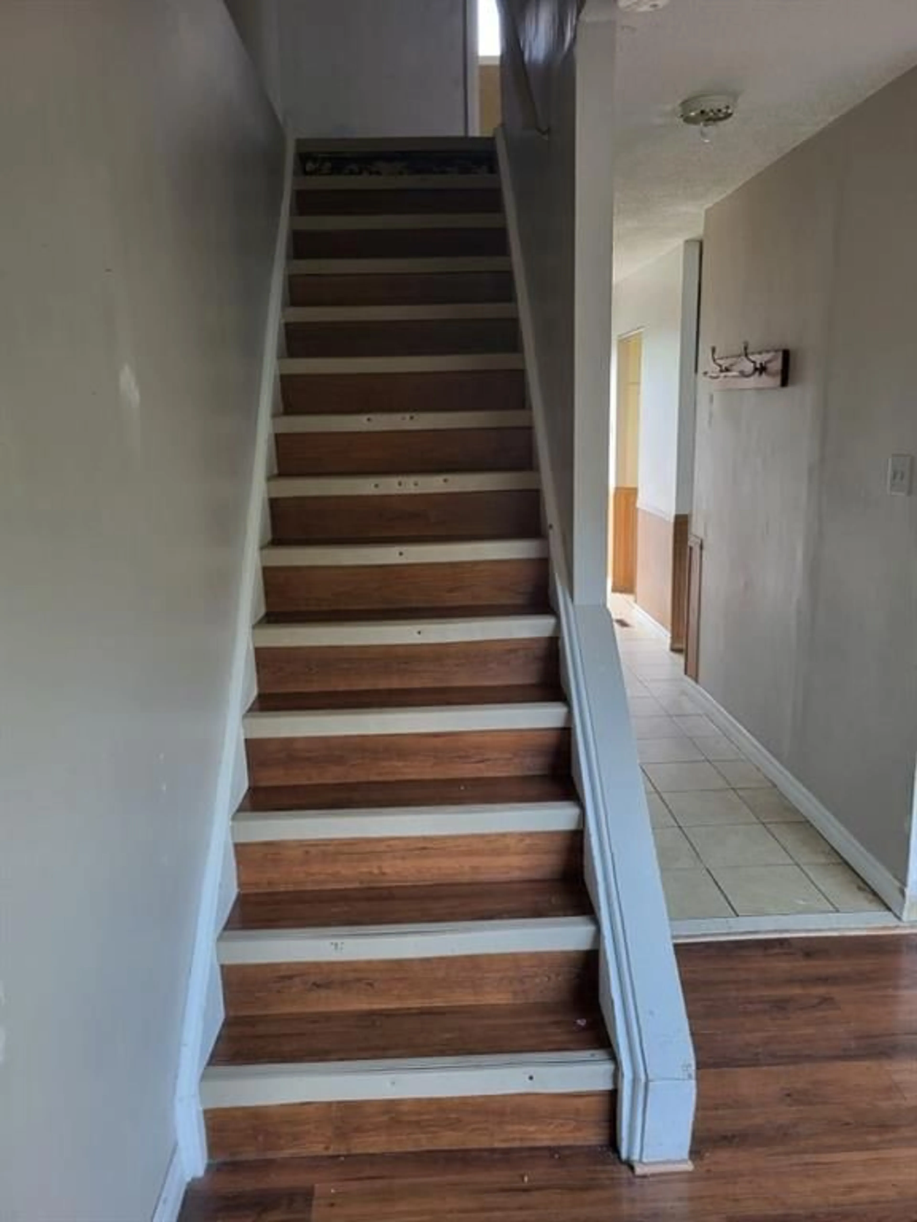 Stairs for 120 QUIGLEY Rd #19, Hamilton Ontario L8K 6L4