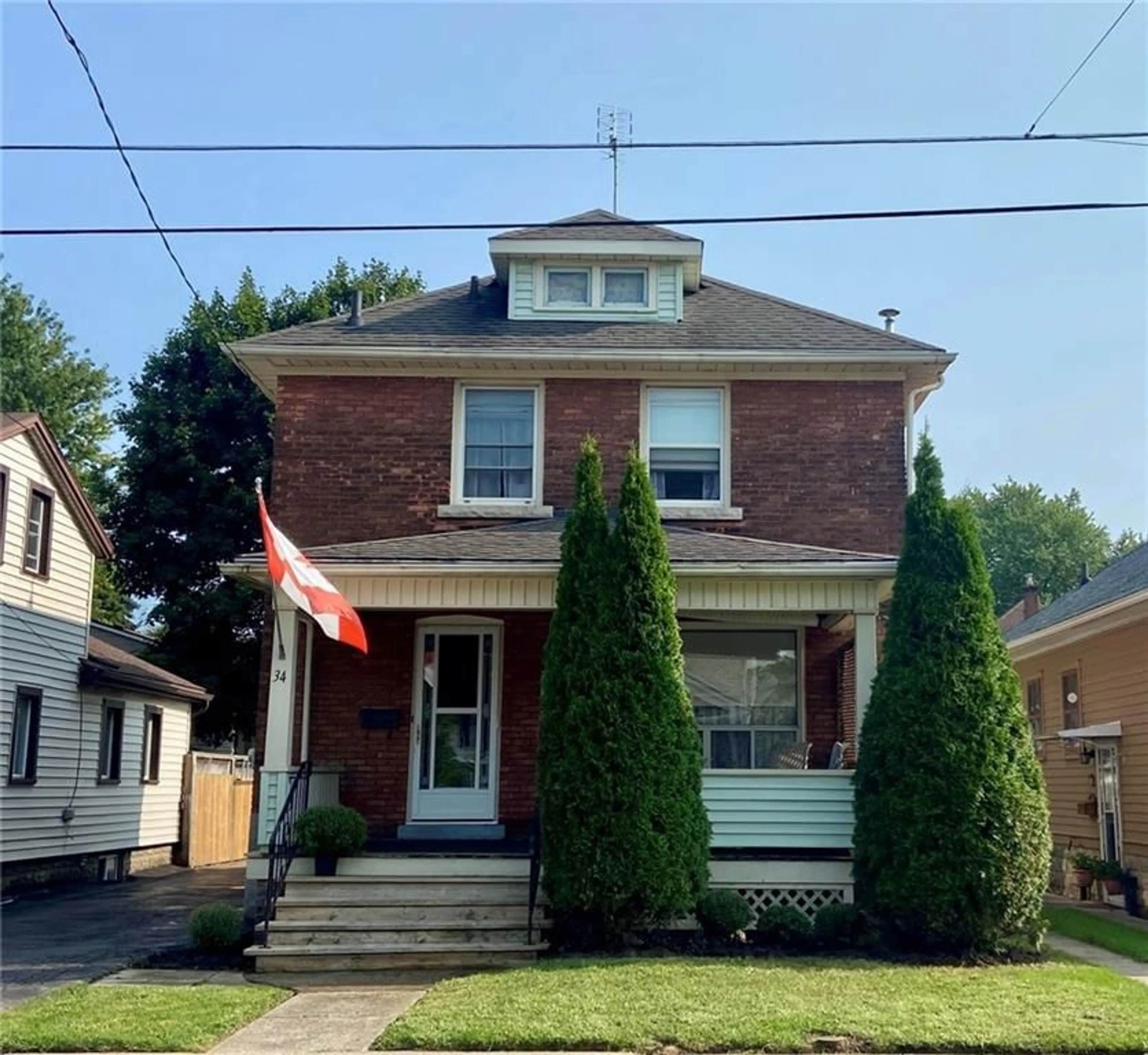 Frontside or backside of a home for 34 ALBERT St, St. Catharines Ontario L2R 2G7