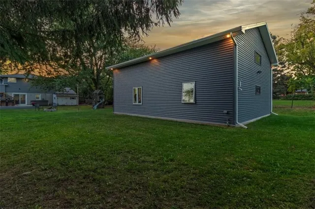 Additional property image - 2 CAREY St