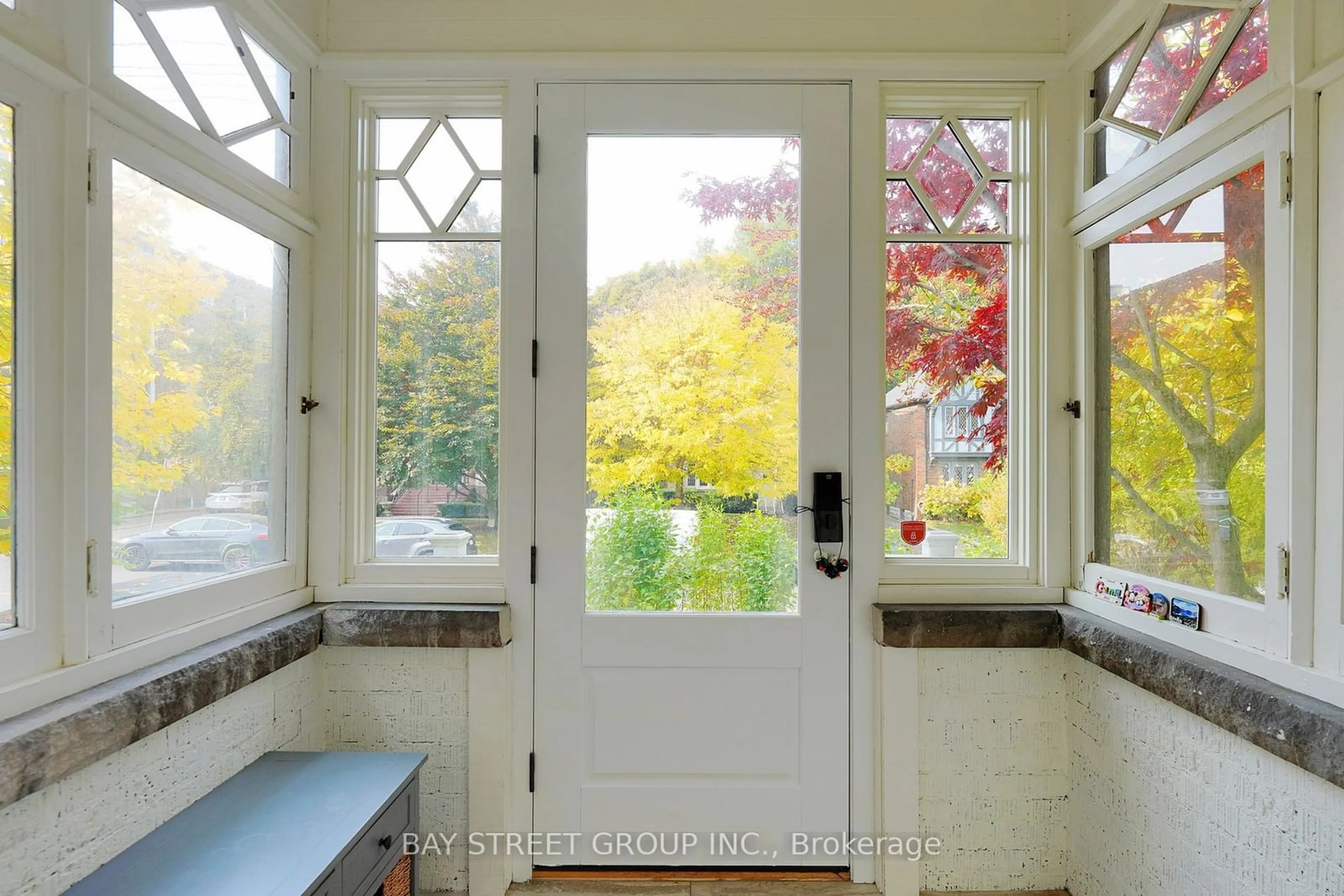 Indoor entryway, wood floors for 463 Spadina Rd, Toronto Ontario M5P 2W5