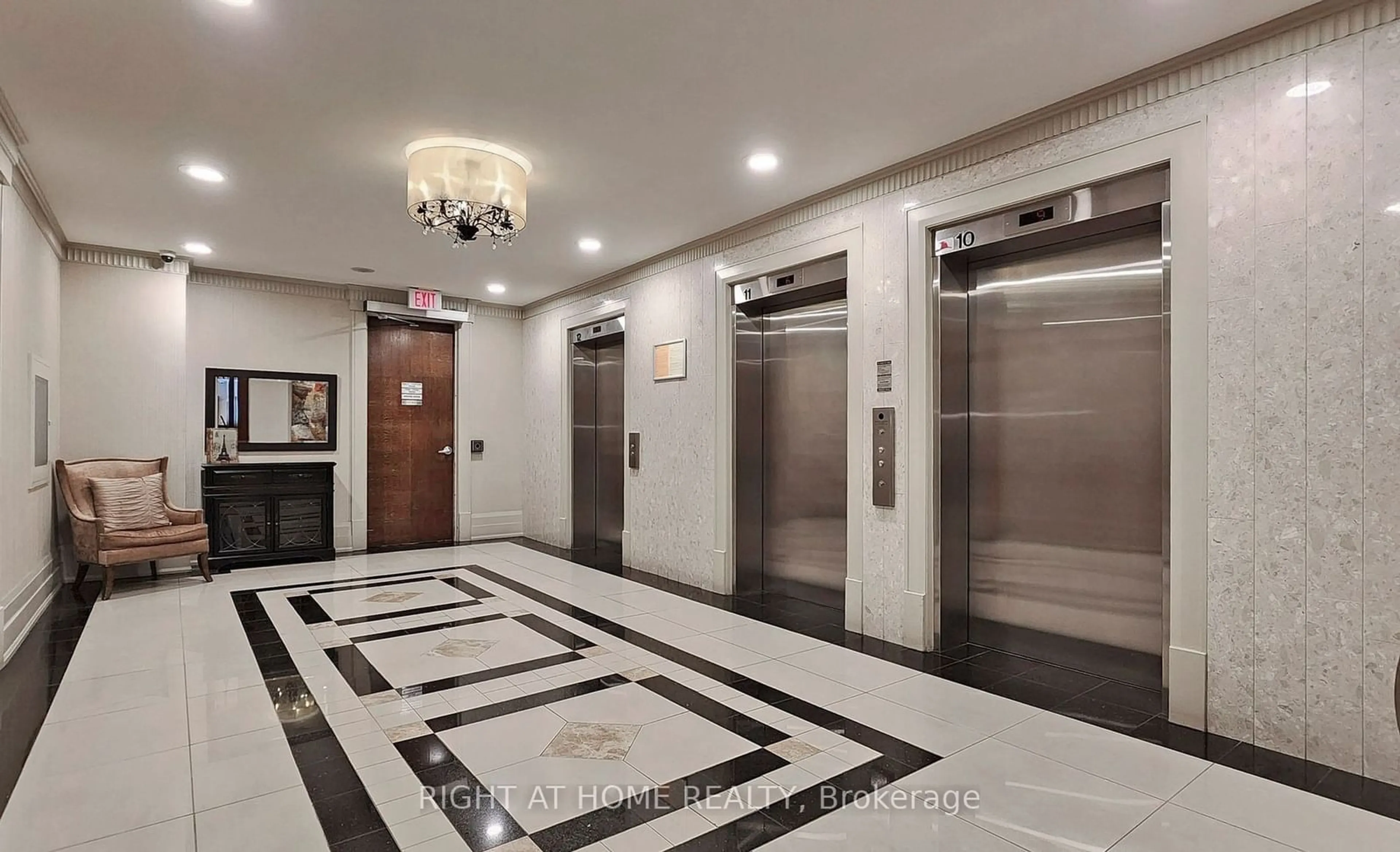 Indoor foyer, wood floors for 2 Rean Dr #813, Toronto Ontario M2K 3B8