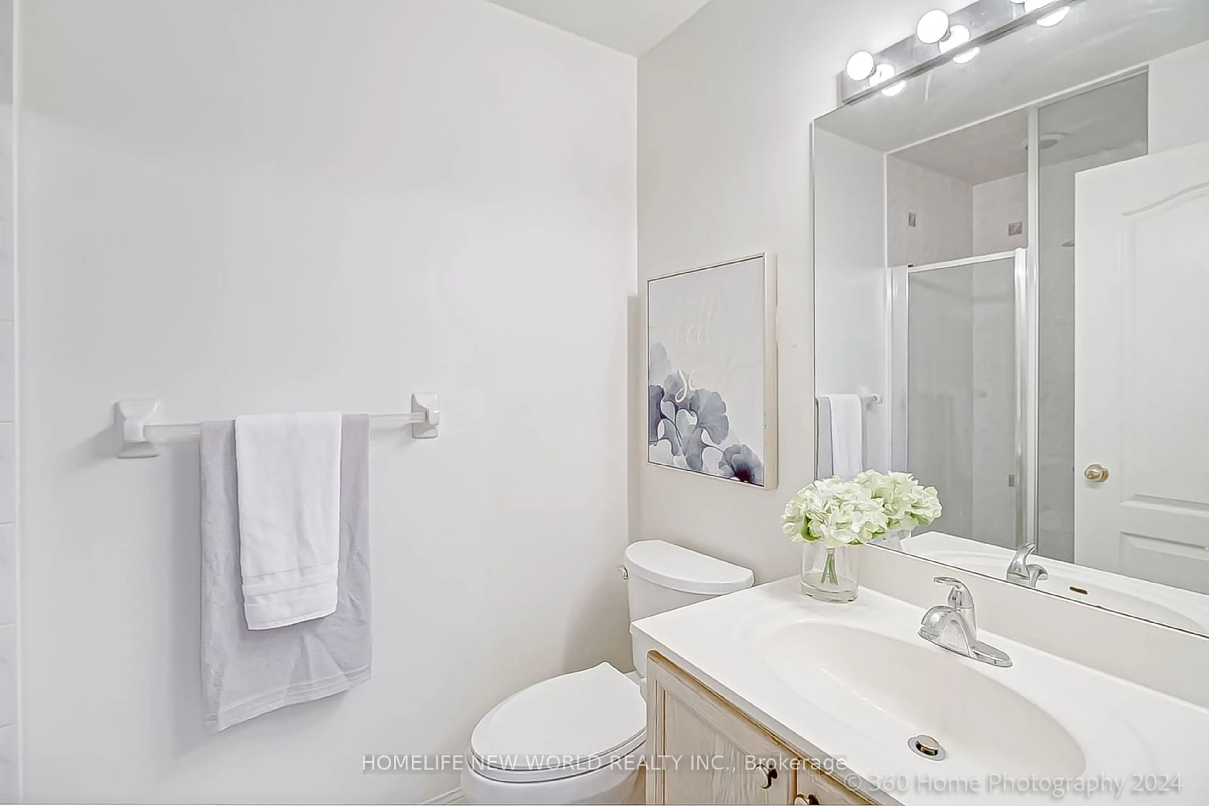 Bathroom for 319 Grandview Way, Toronto Ontario M2N 6V3