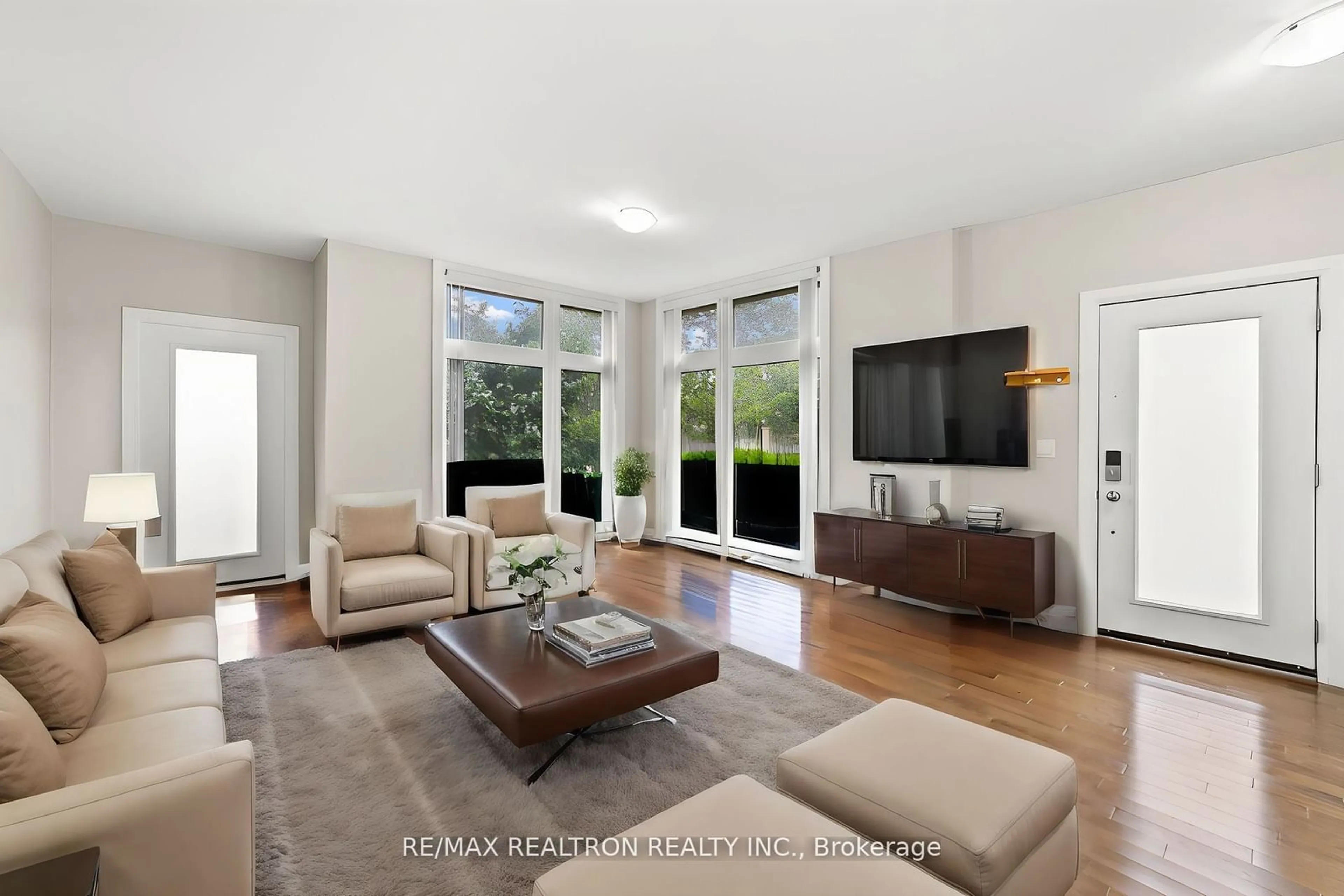 Living room, wood floors for 27 Eldora Ave #68, Toronto Ontario M2M 0B5