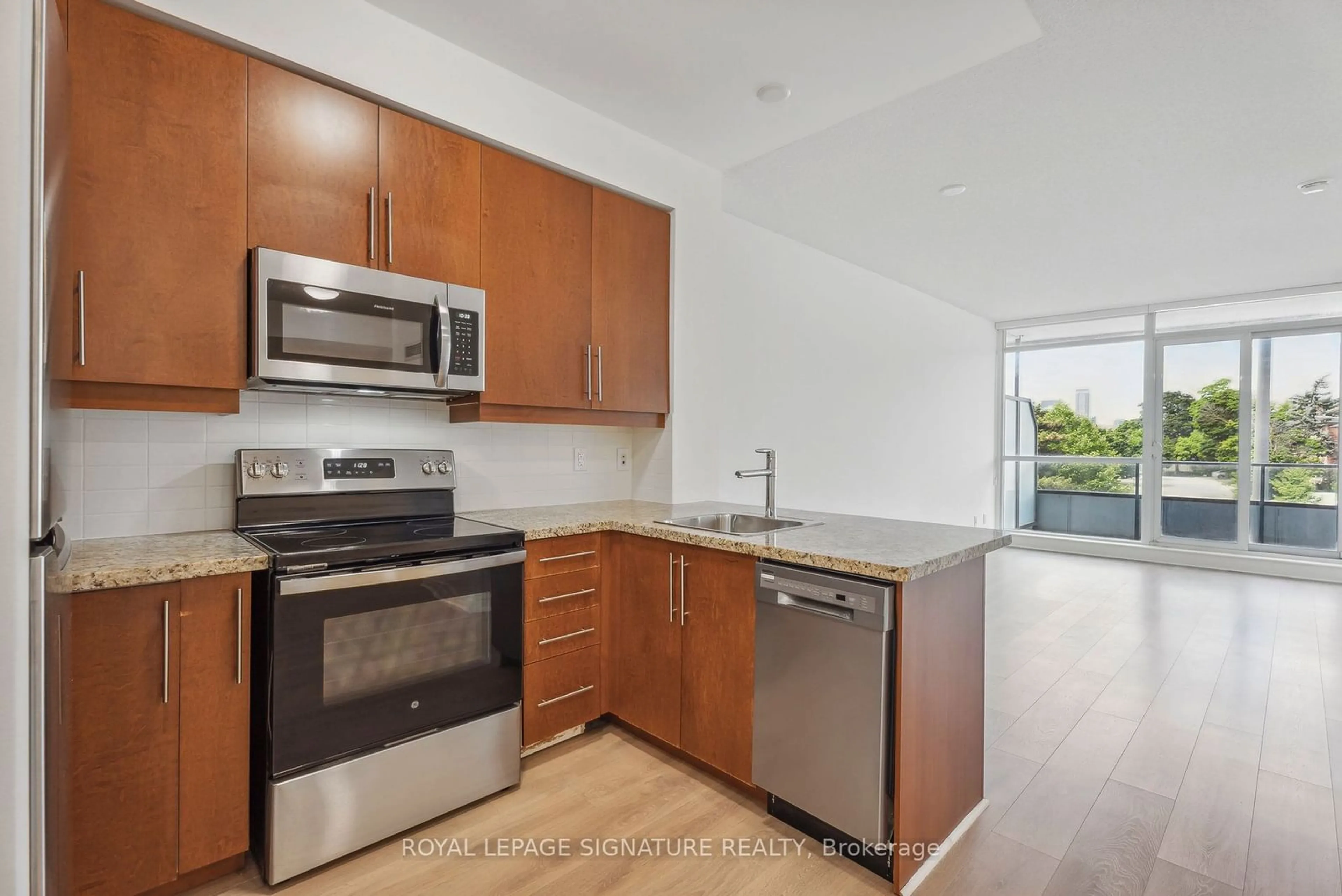 Standard kitchen, wood floors for 2885 Bayview Ave #214, Toronto Ontario M2K 0A3