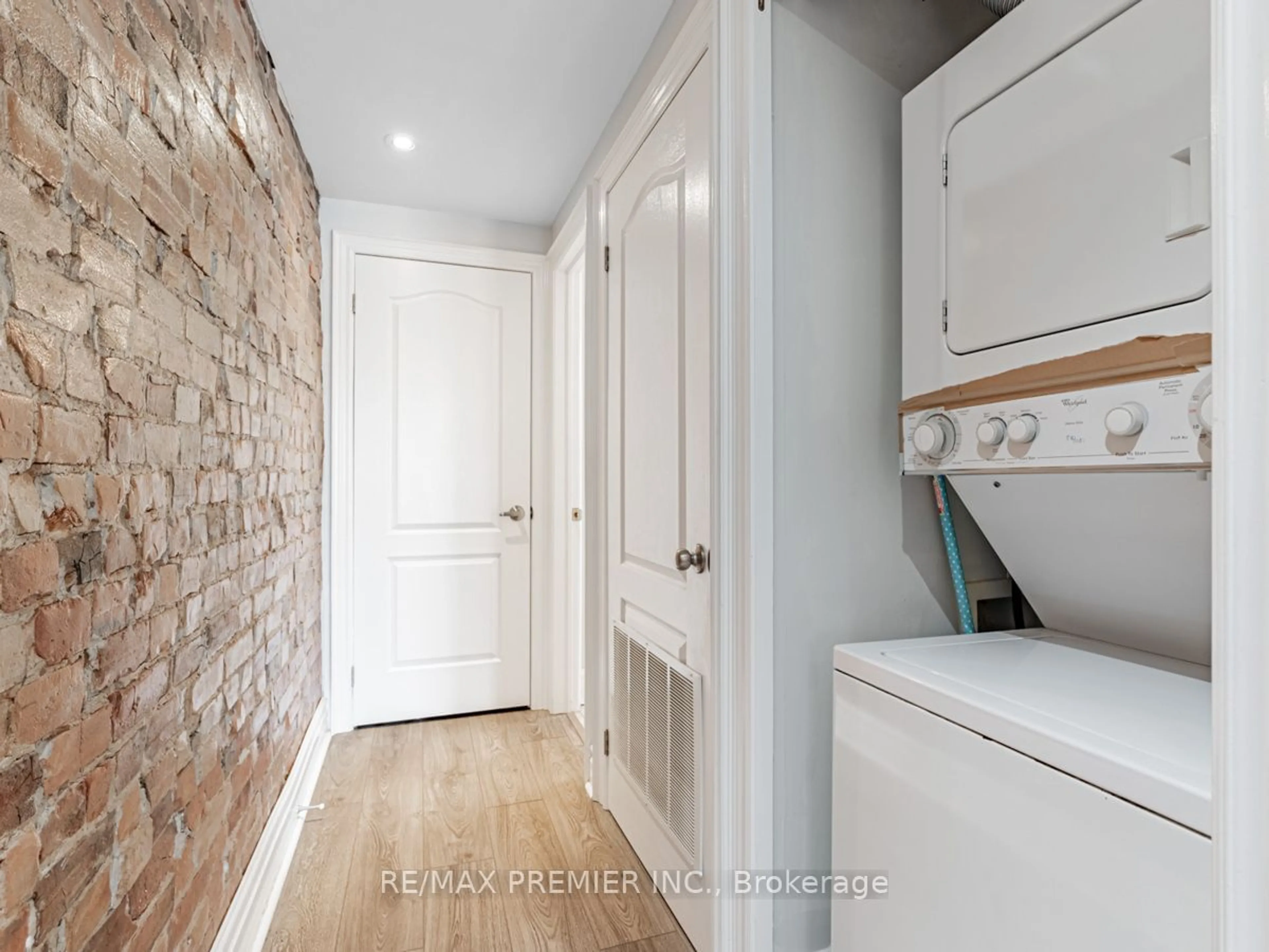 Laundry room for 10 St Annes Rd, Toronto Ontario M6J 2C1