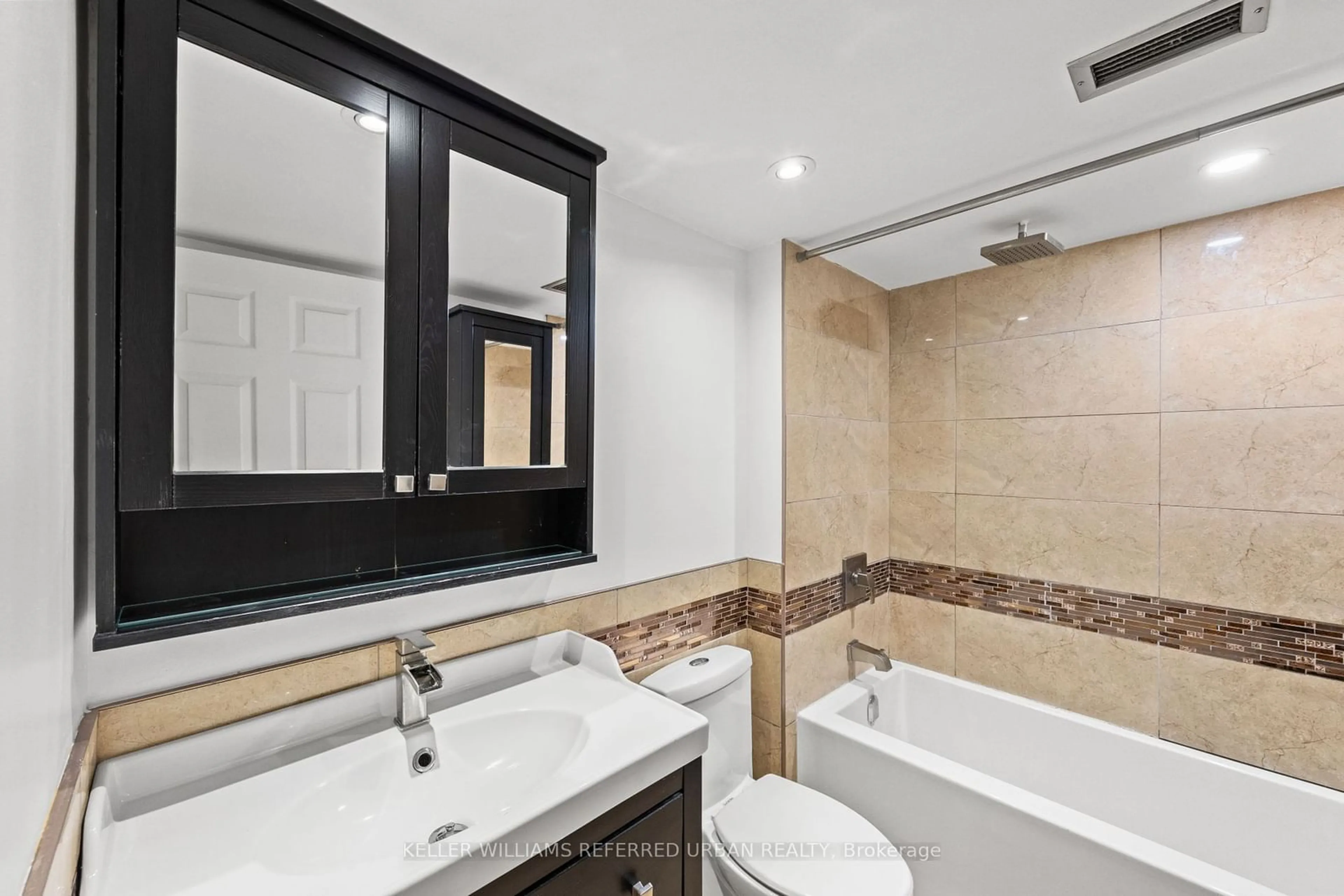 Bathroom, wood floors for 705 King St #1006, Toronto Ontario M5V 2W8