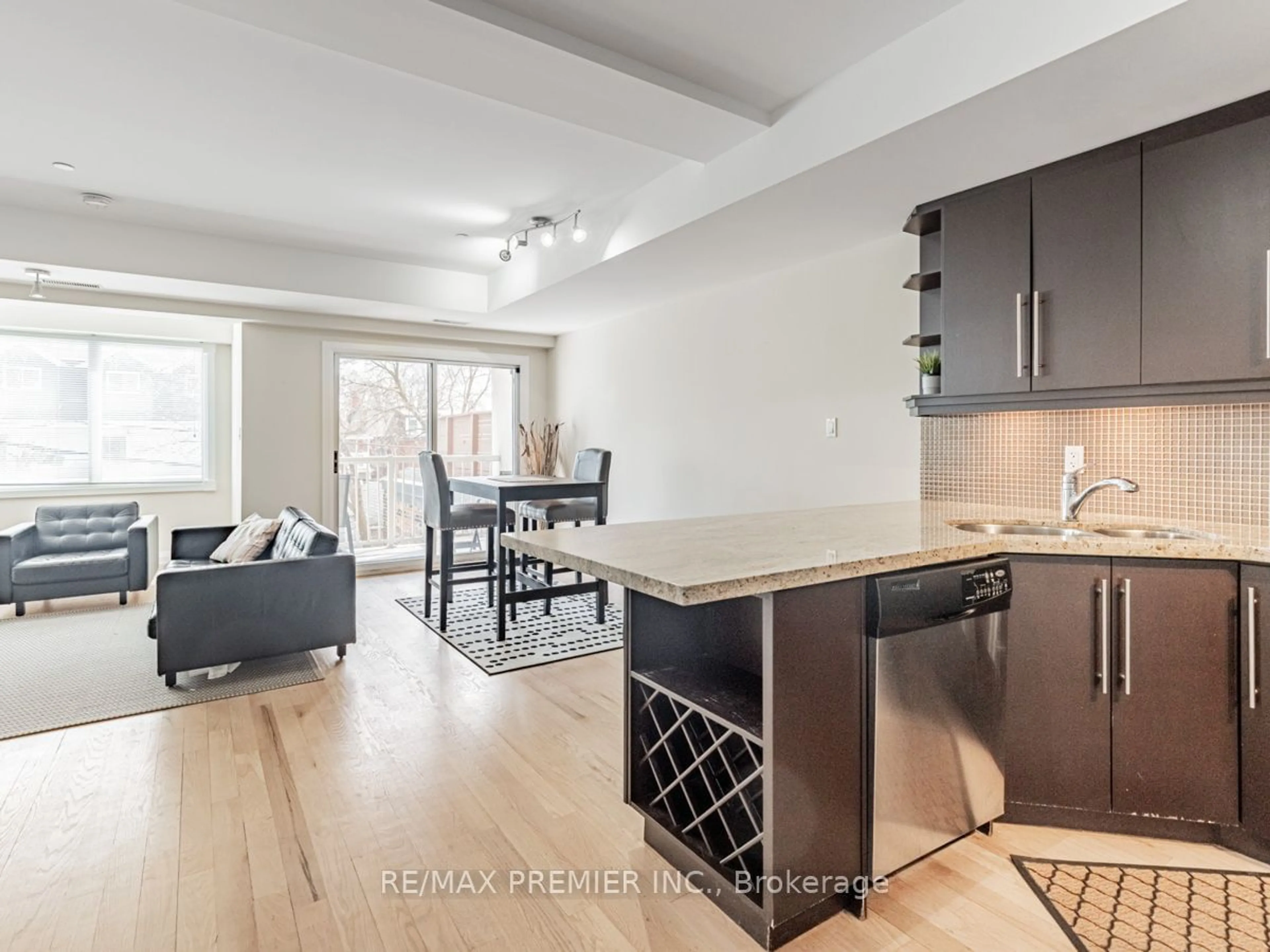 Open concept kitchen for 473 Dupont St #5, Toronto Ontario M6G 1Y6