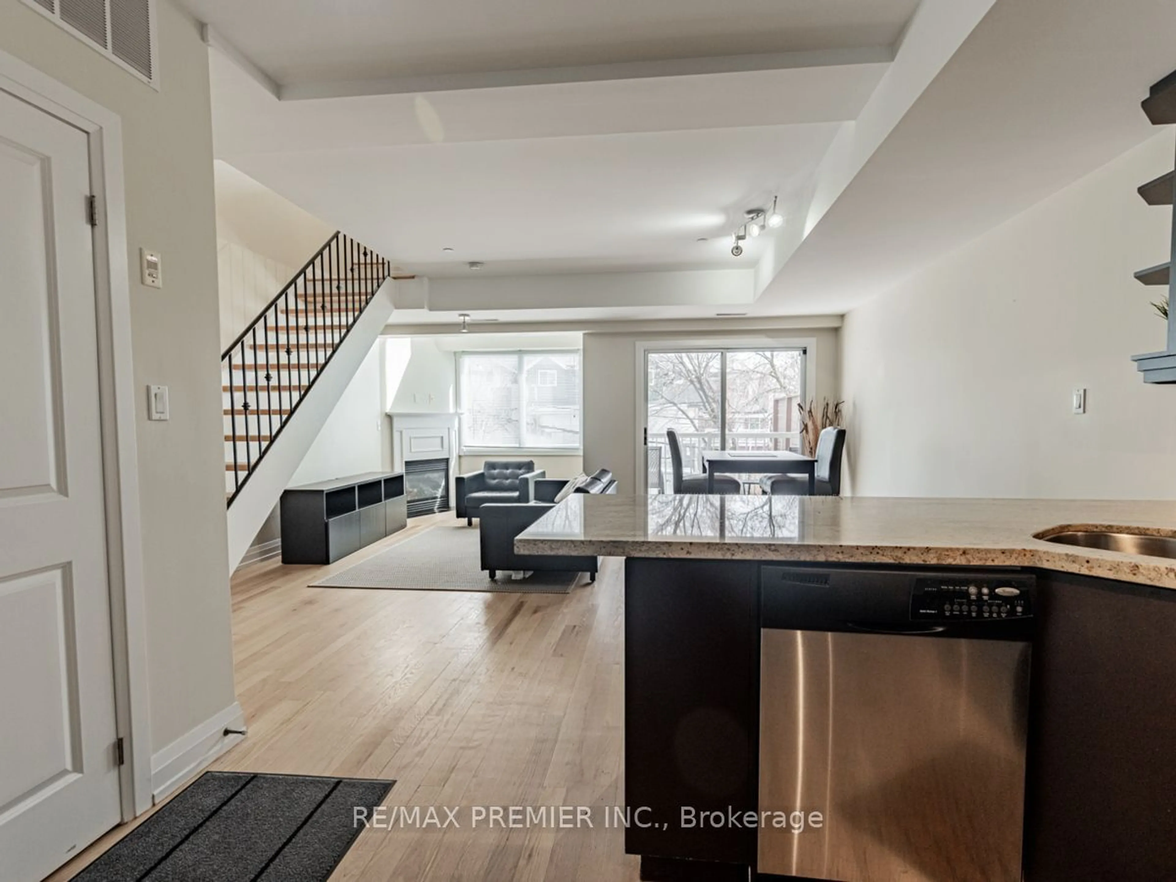 Living room, wood floors for 473 Dupont St #5, Toronto Ontario M6G 1Y6