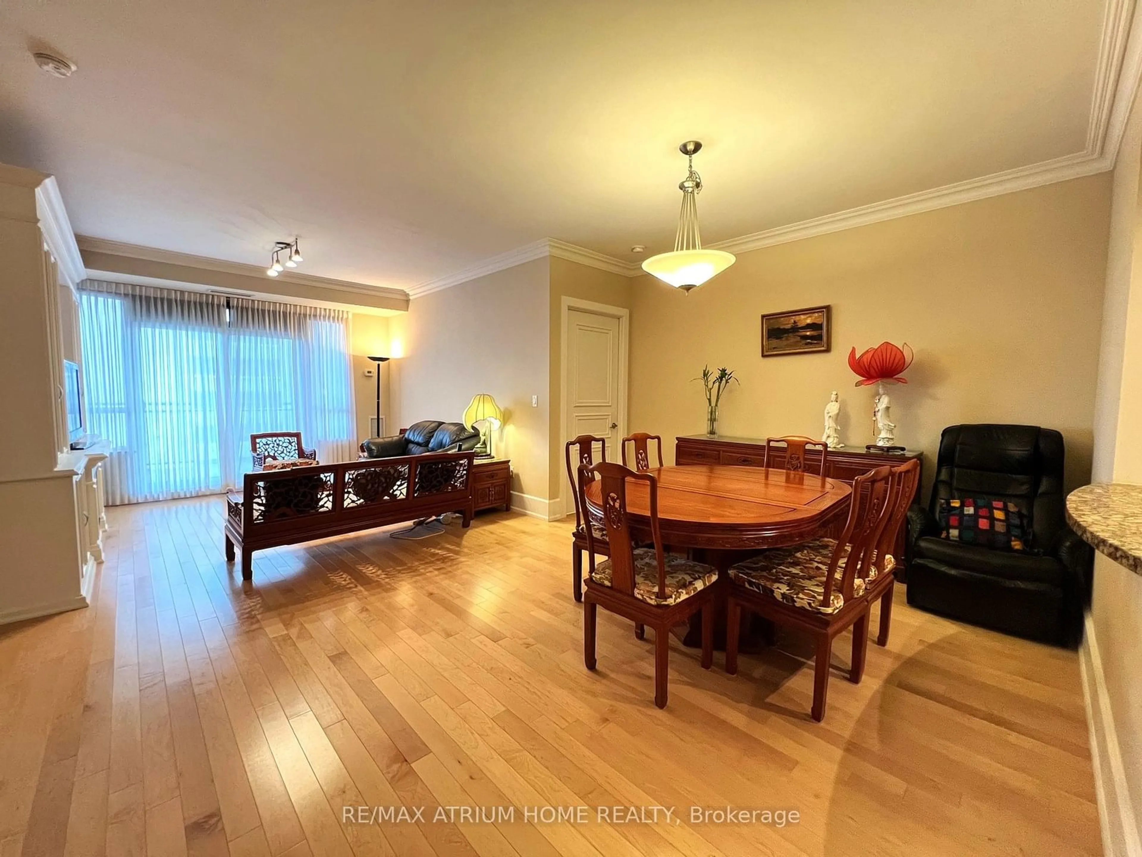 Dining room, wood floors, cottage for 662 Sheppard Ave #1705, Toronto Ontario M2K 3E6