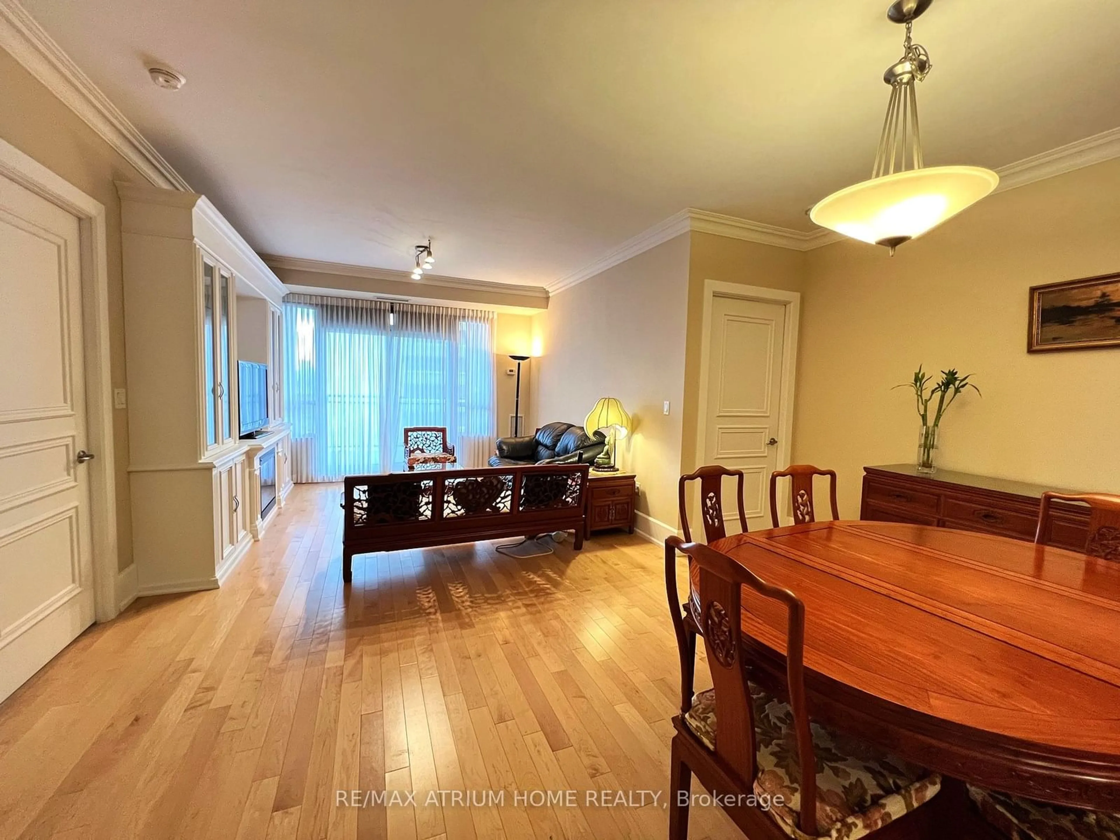 Dining room, wood floors for 662 Sheppard Ave #1705, Toronto Ontario M2K 3E6