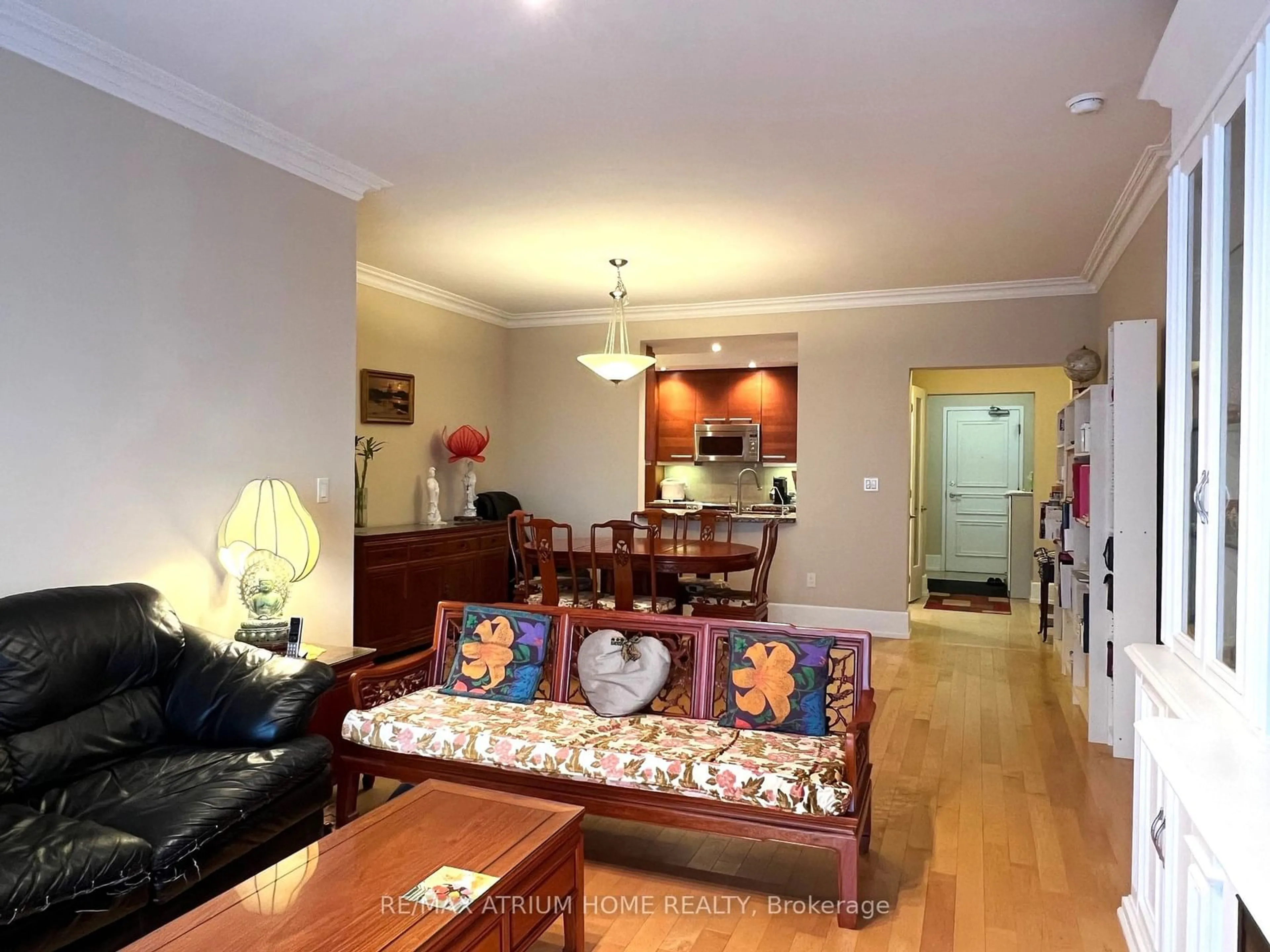 Living room, wood floors for 662 Sheppard Ave #1705, Toronto Ontario M2K 3E6