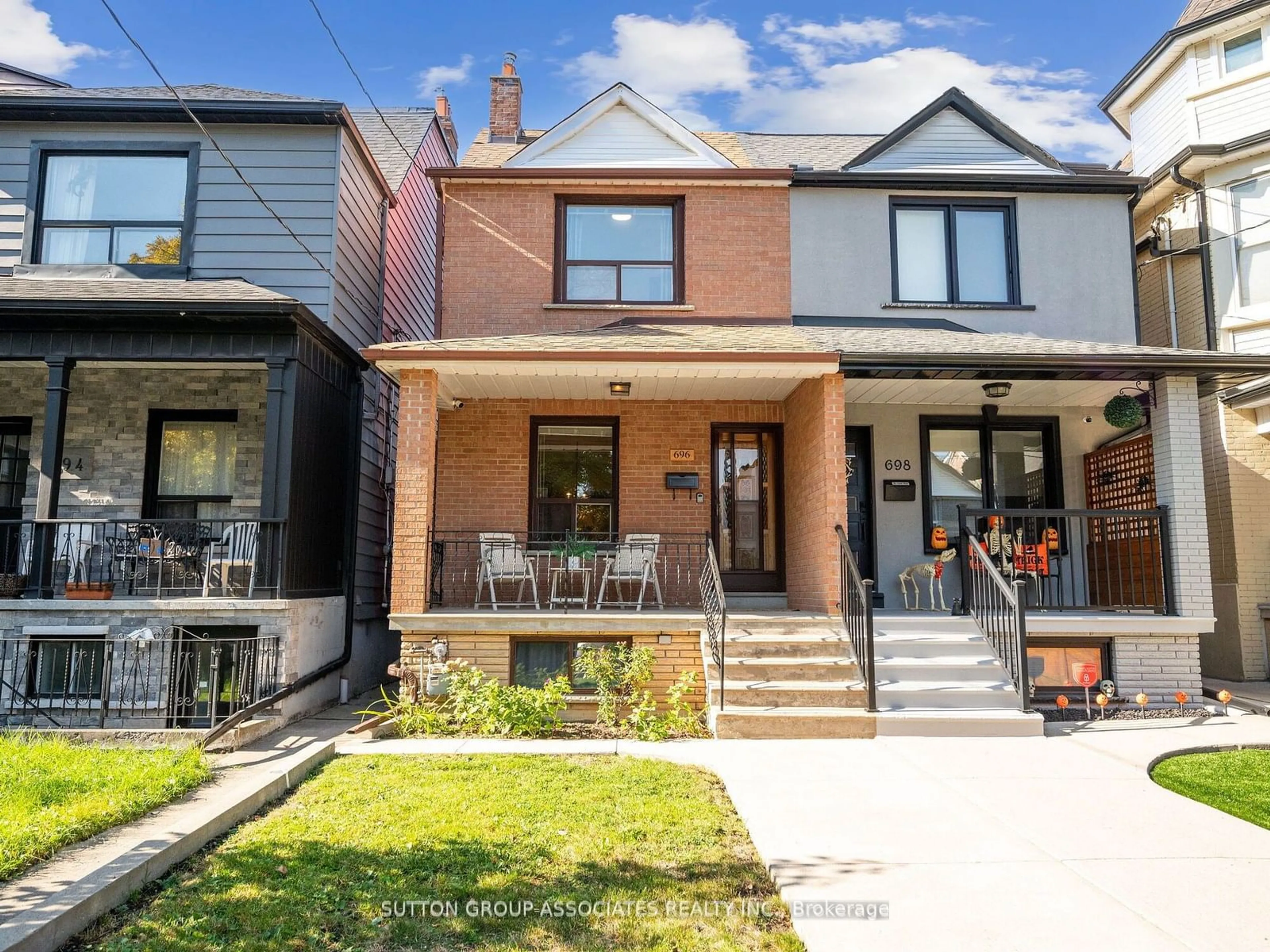 Home with brick exterior material for 696 Crawford St, Toronto Ontario M6G 3K2