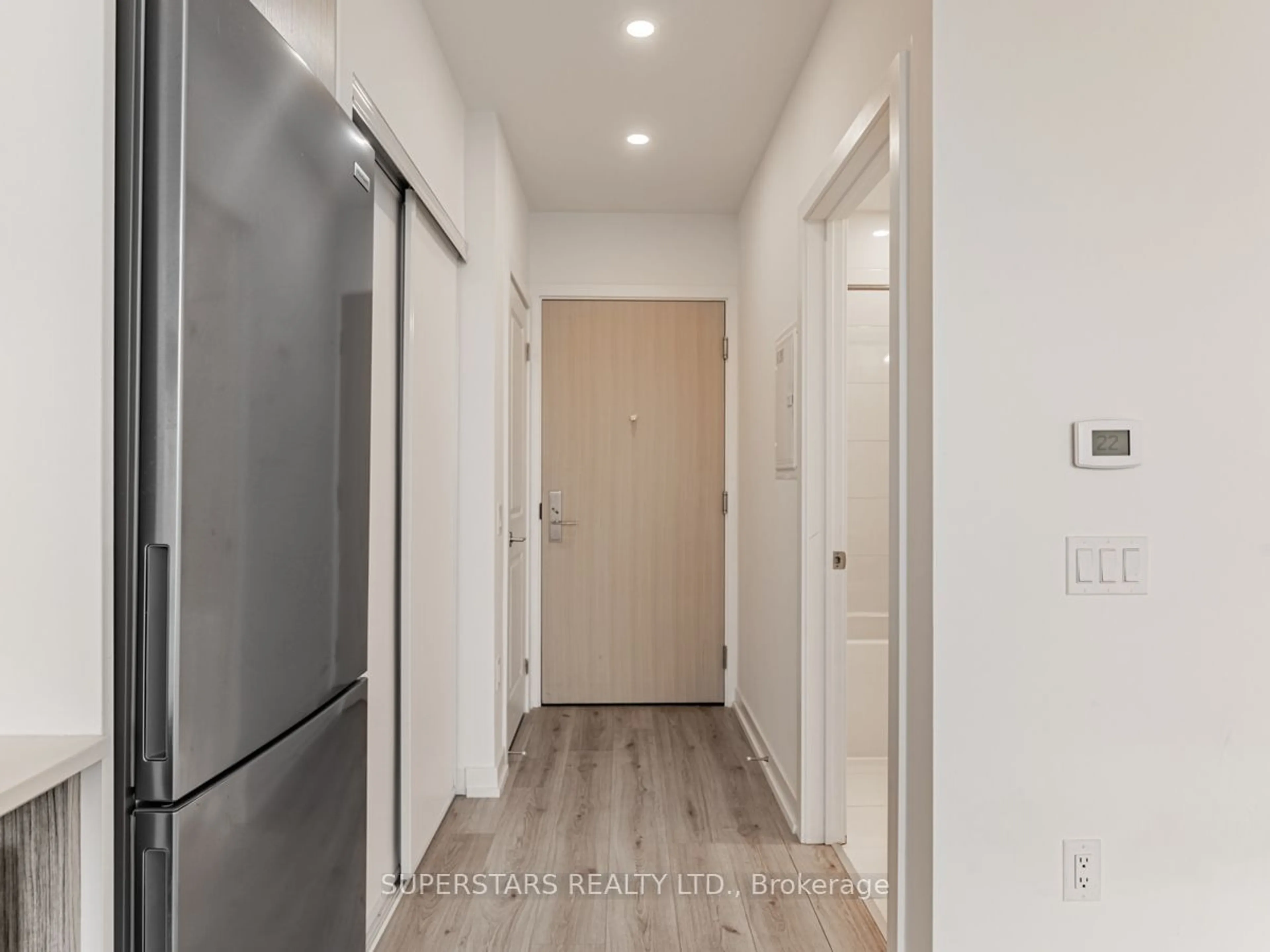 Indoor entryway, wood floors for 395 Bloor St #4508, Toronto Ontario M4W 0B4