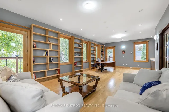Additional property image - 98 Burbank Dr