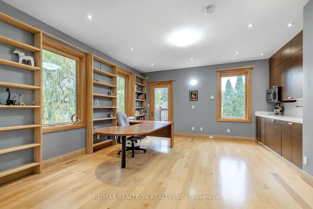 Additional property image - 98 Burbank Dr