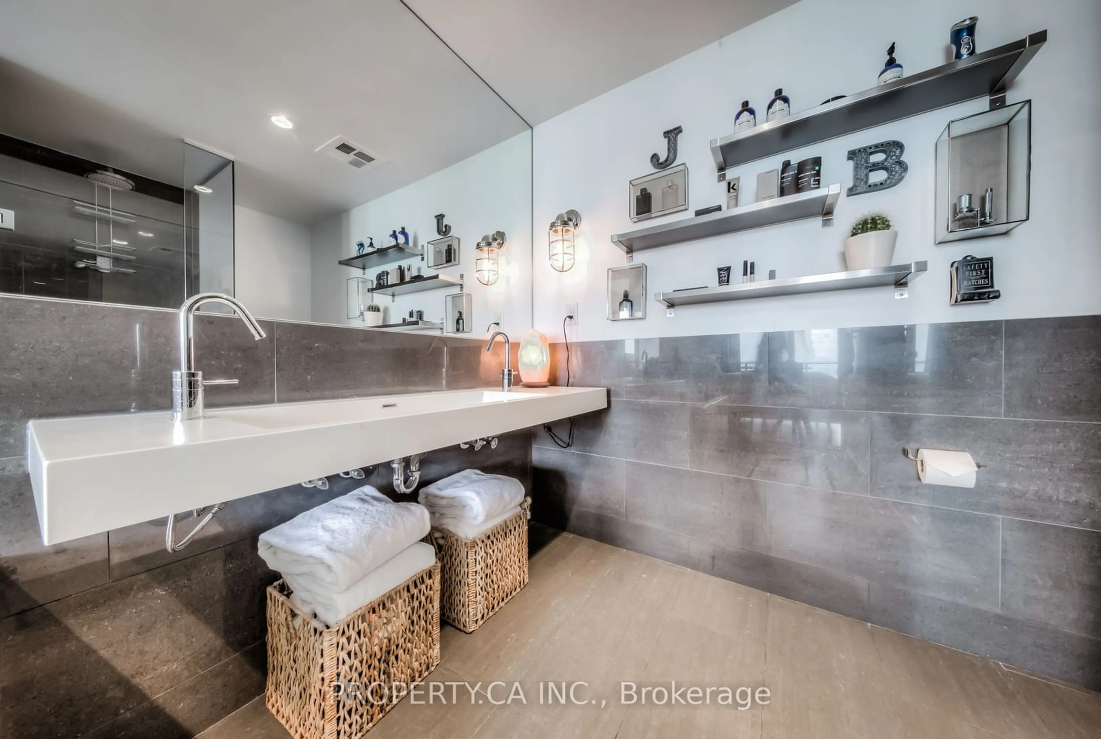 Contemporary bathroom, ceramic floors for 70 Distillery Lane #3206, Toronto Ontario M5A 0E3