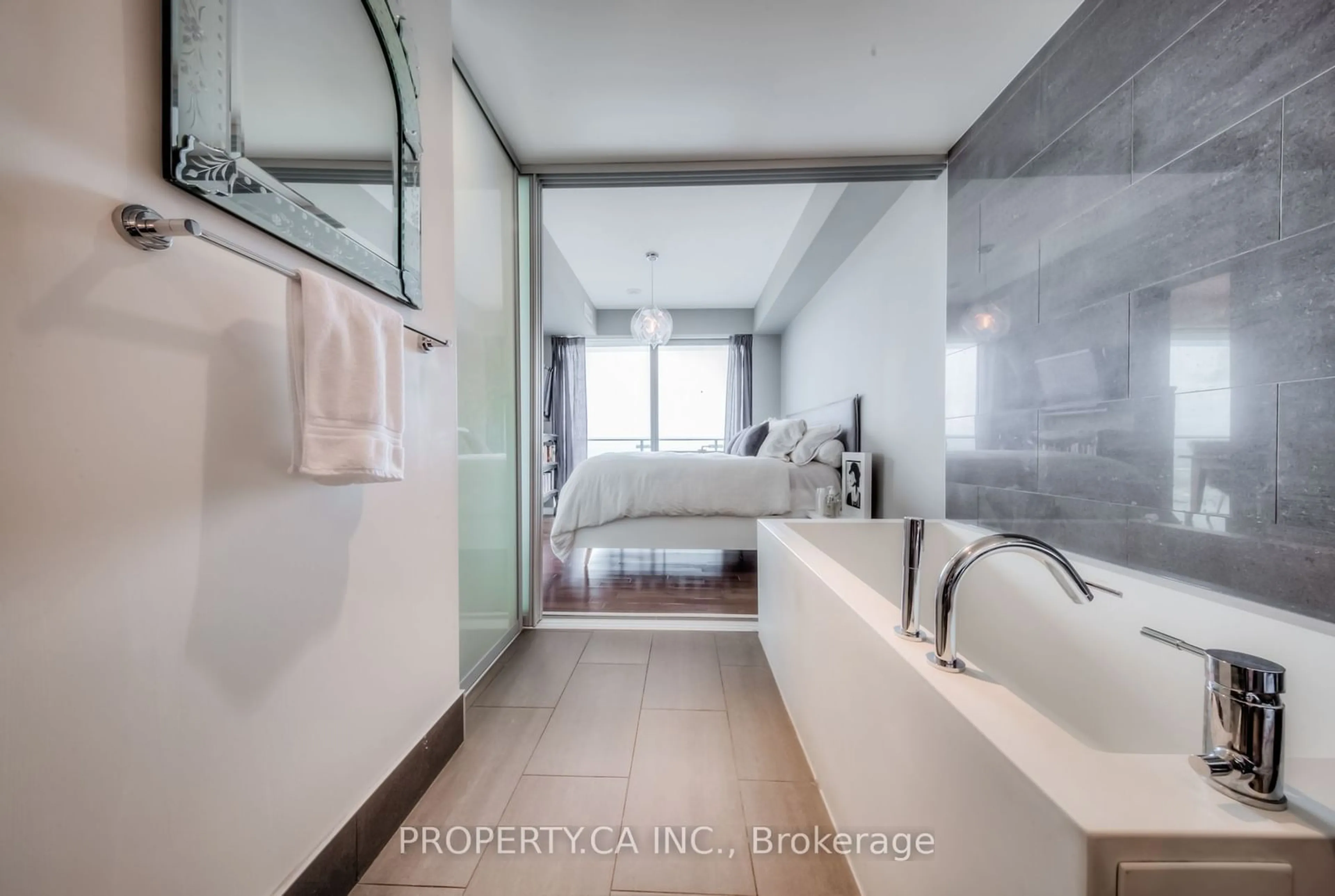 Contemporary bathroom, ceramic floors for 70 Distillery Lane #3206, Toronto Ontario M5A 0E3