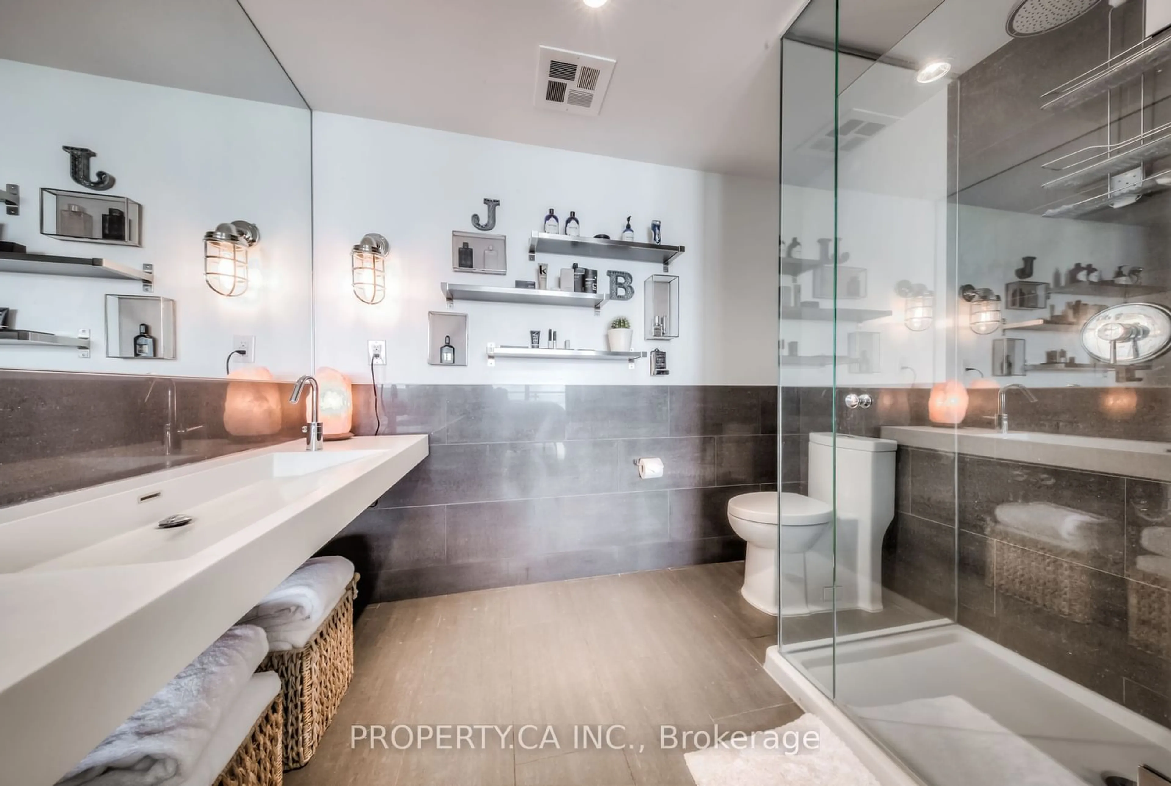 Contemporary bathroom, ceramic floors for 70 Distillery Lane #3206, Toronto Ontario M5A 0E3