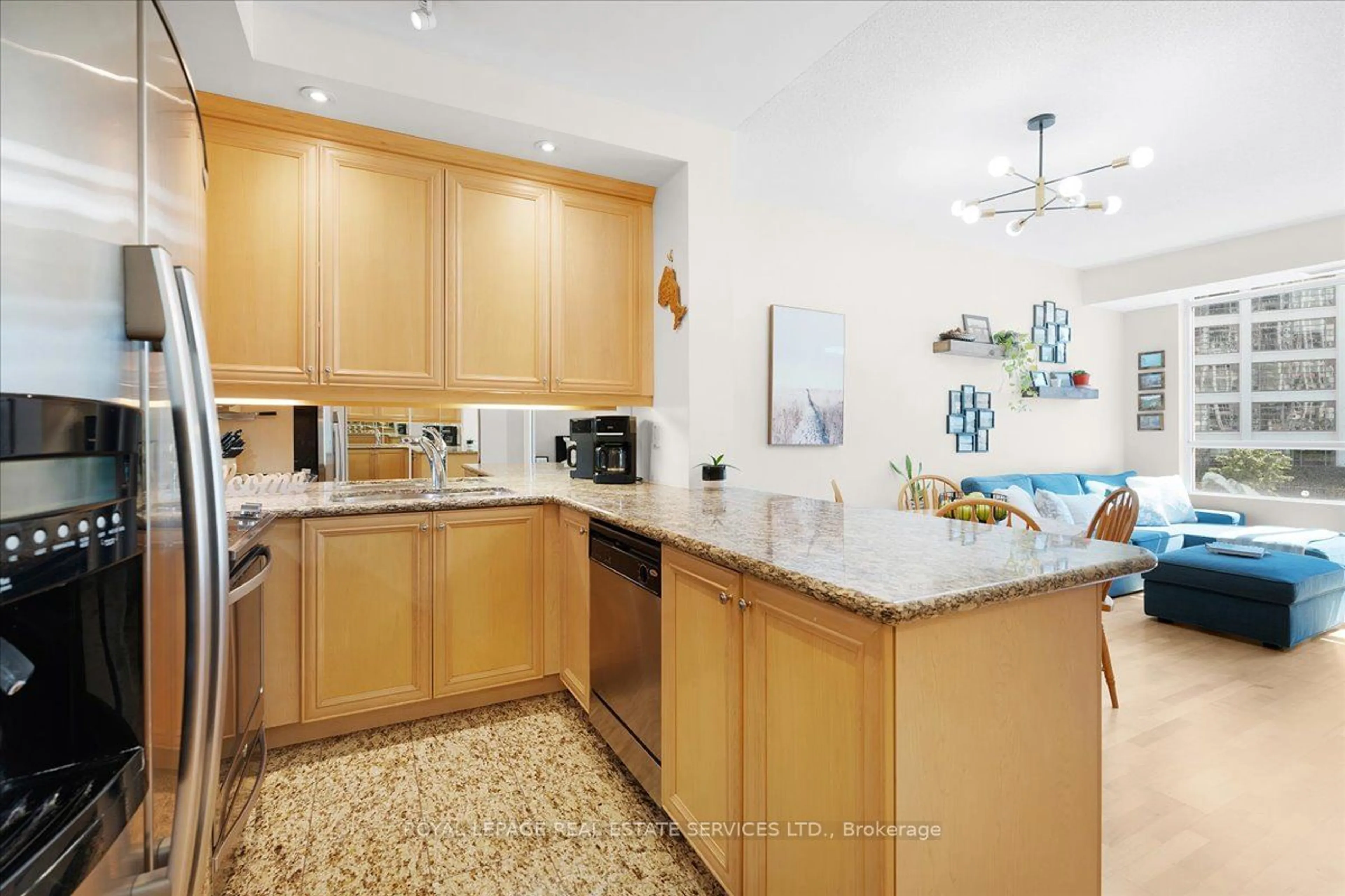 Kitchen, ceramic floors, cottage for 628 Fleet St #327, Toronto Ontario M5V 1A8