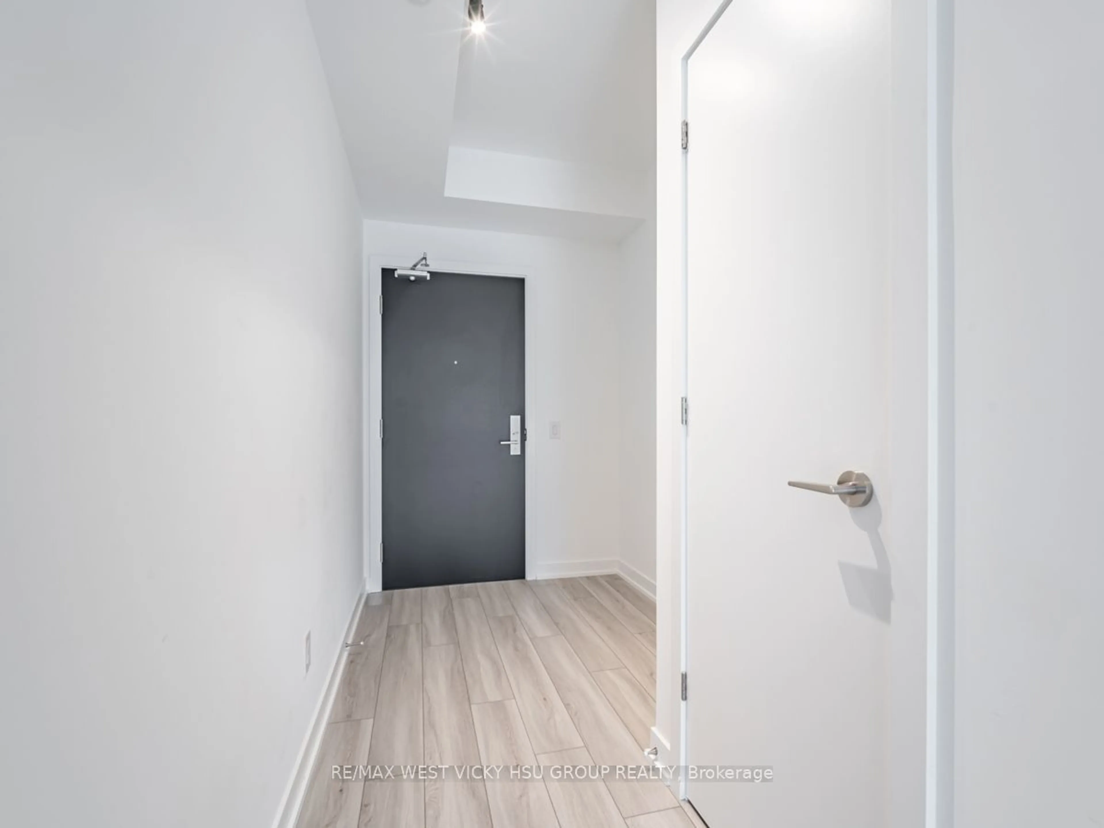 Indoor entryway, not visible floor for 458 Richmond St #806, Toronto Ontario M5V 0S9