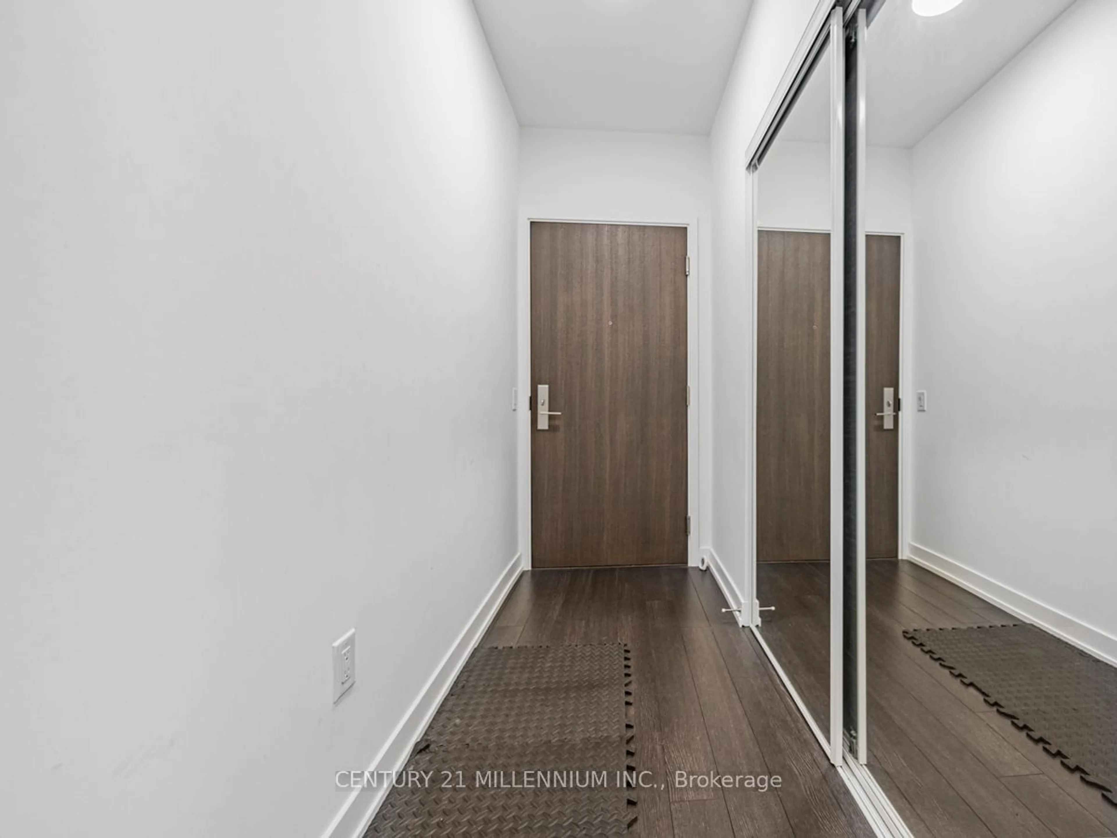 Indoor entryway, wood floors for 39 Roehampton Ave #1203, Toronto Ontario M4P 1P9