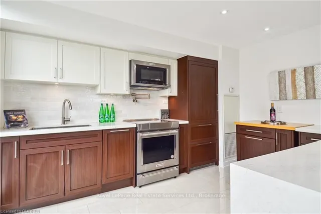 Additional property image - 8 TELEGRAM Mews Unit 832