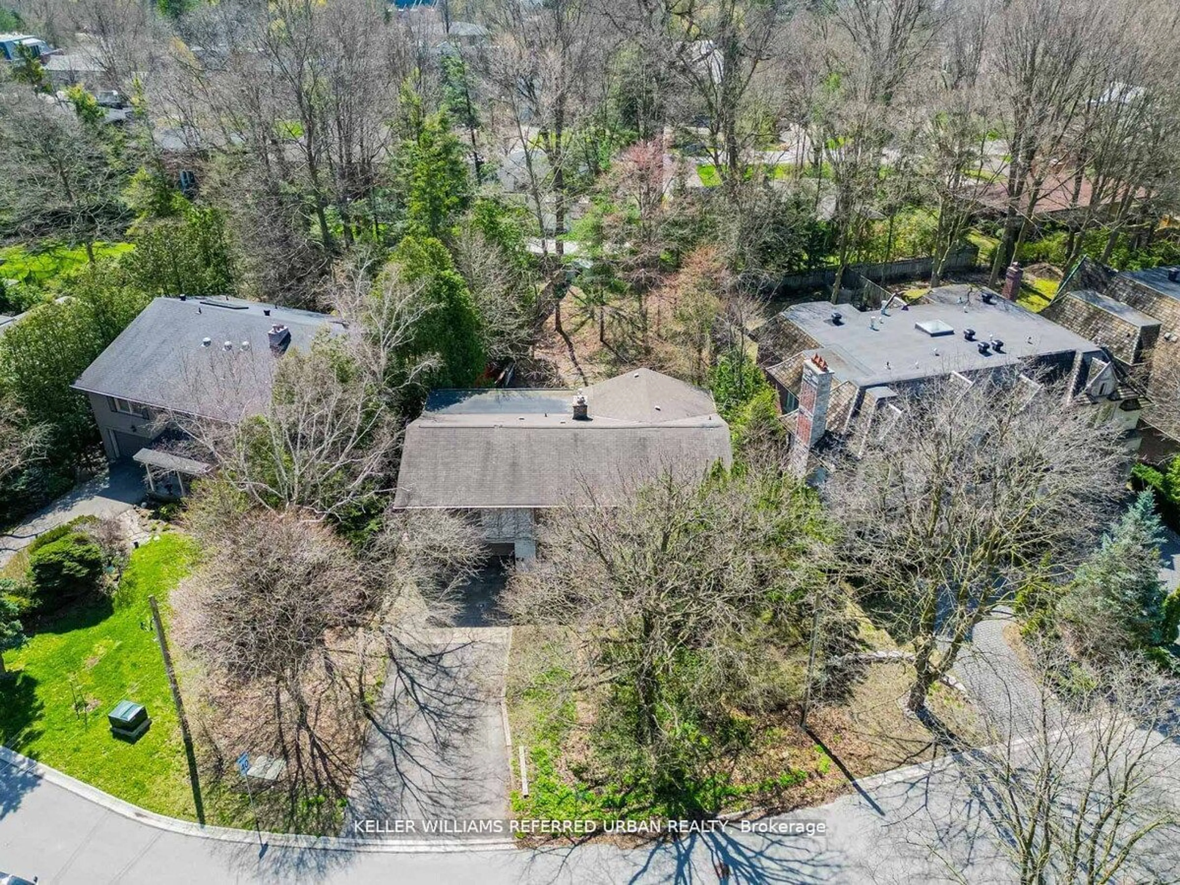 Frontside or backside of a home, the street view for 15 York Valley Cres, Toronto Ontario M2P 1A8