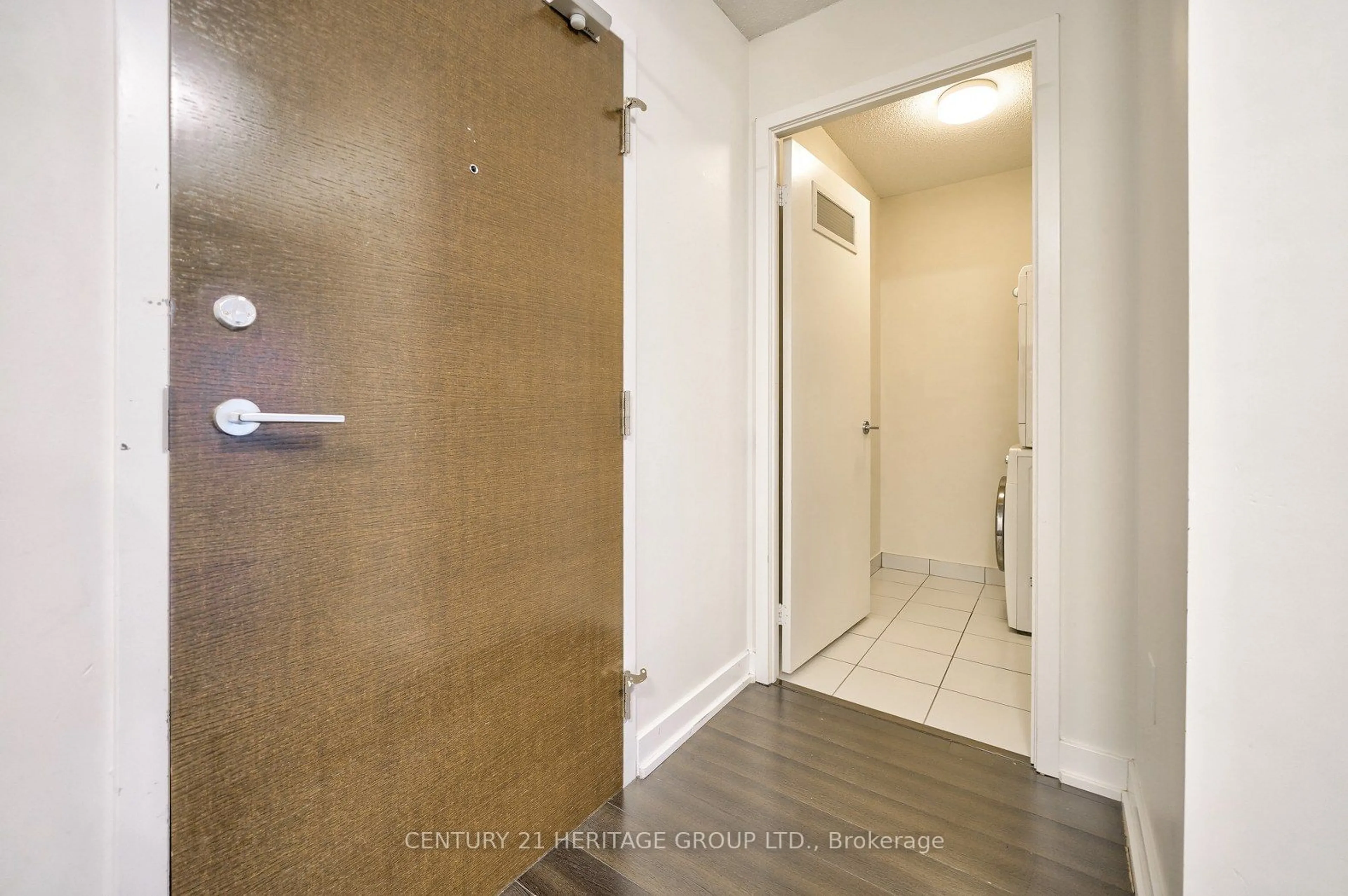 Indoor entryway, wood floors for 151 Dan Leckie Way #542, Toronto Ontario M5V 4B2