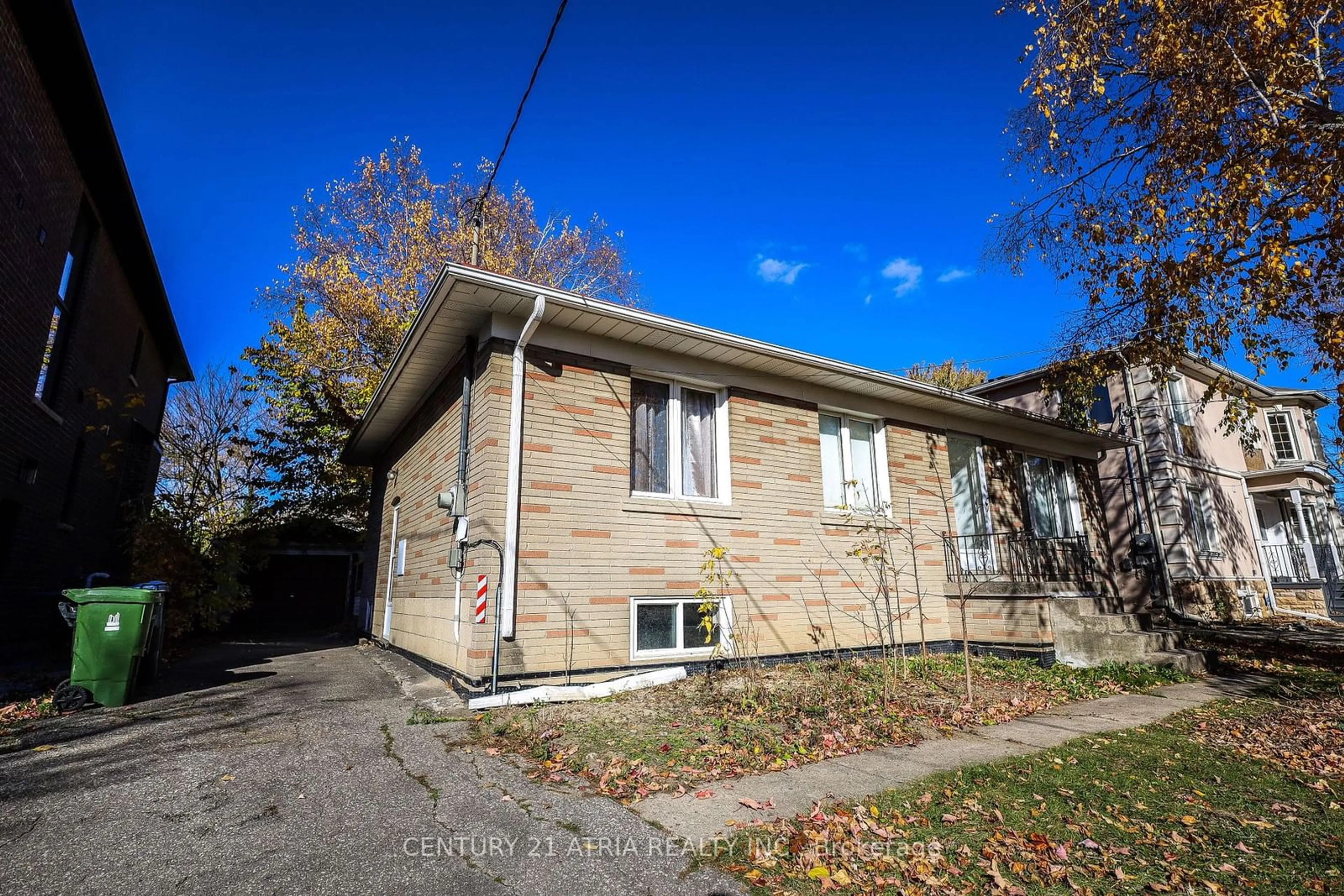 A pic from exterior of the house or condo, the front or back of building for 180 Patricia Ave, Toronto Ontario M2M 1J5