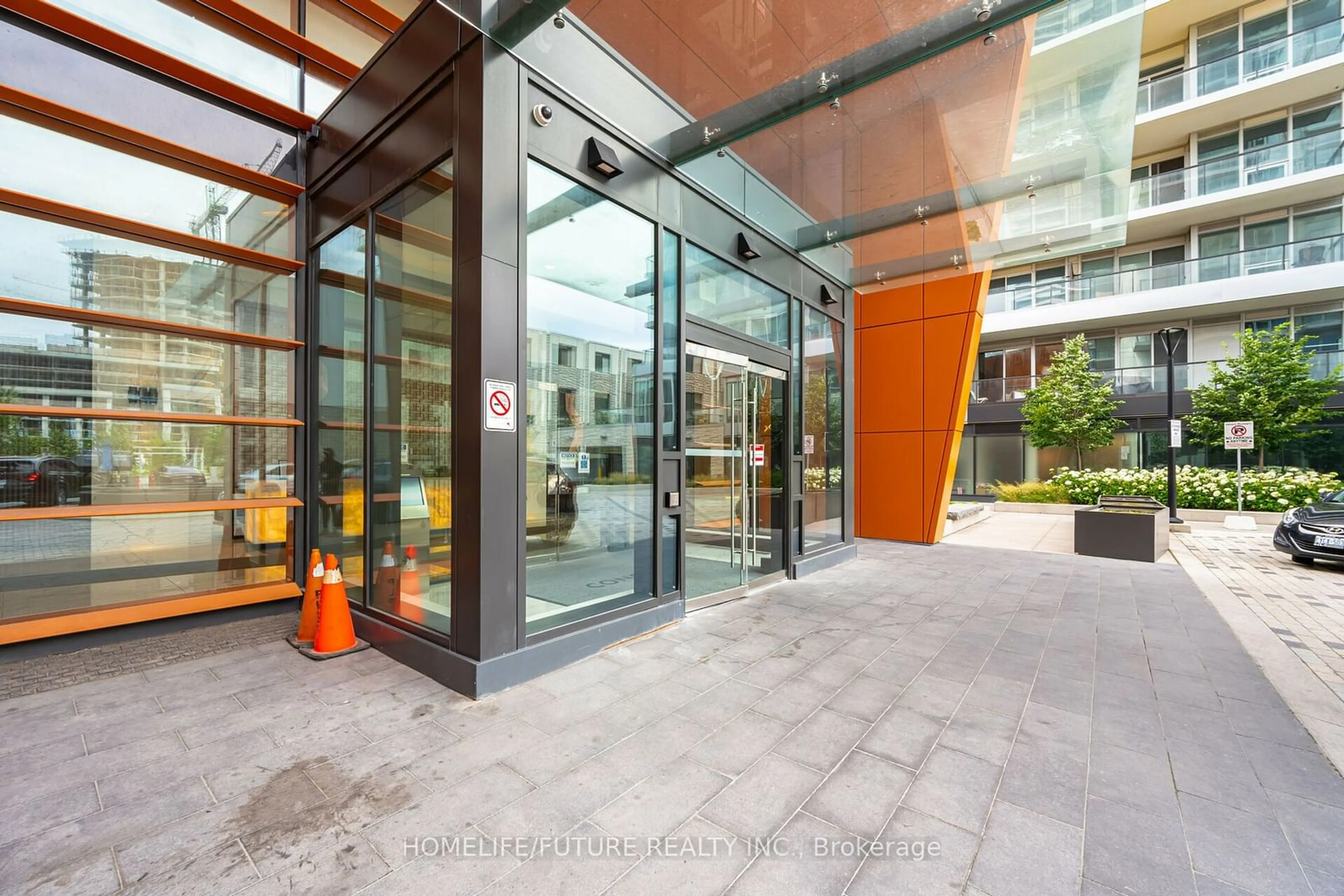 Indoor foyer, ceramic floors for 85 Mcmahon Dr #807, Toronto Ontario M2K 0H1