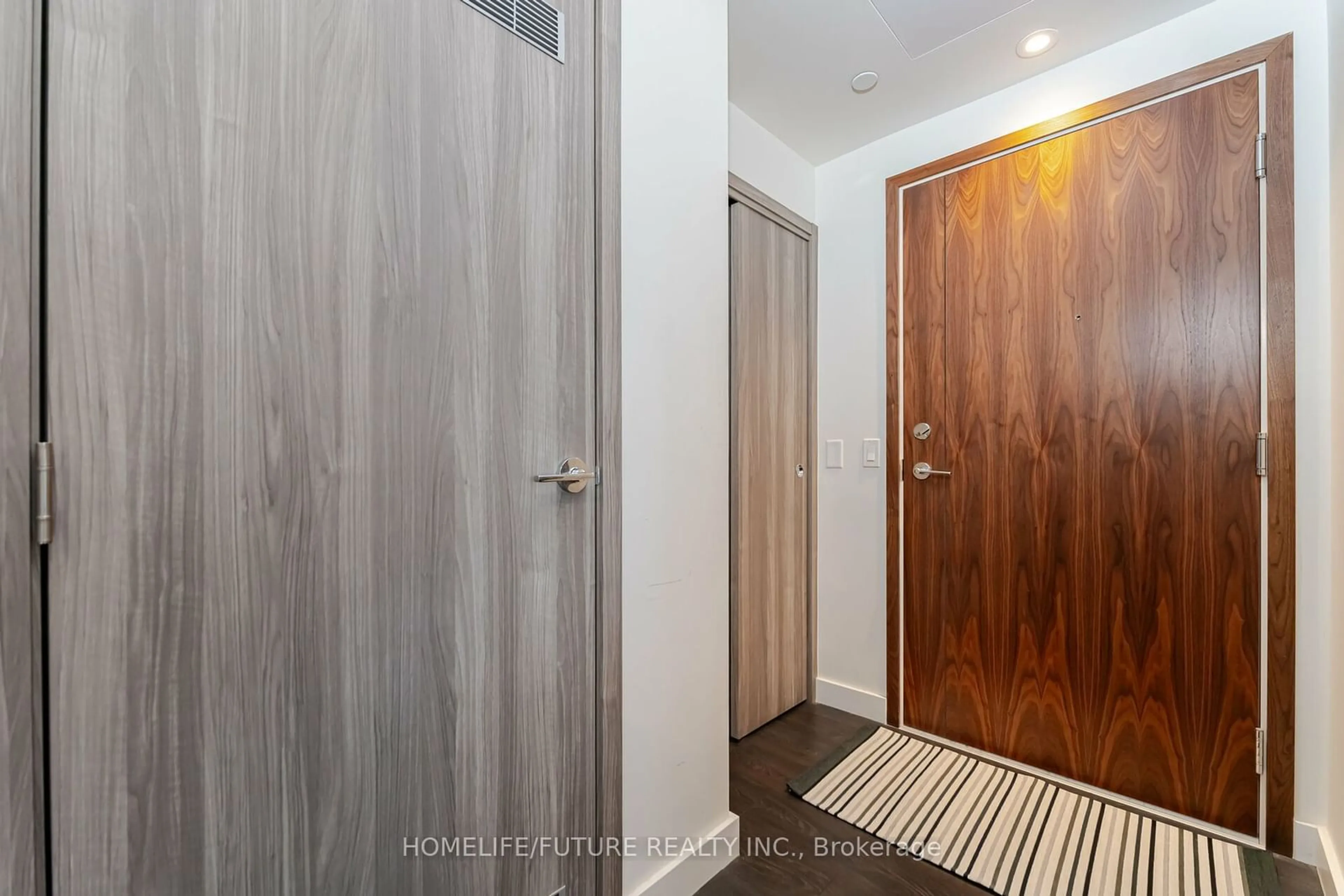 Indoor foyer, wood floors for 85 Mcmahon Dr #807, Toronto Ontario M2K 0H1