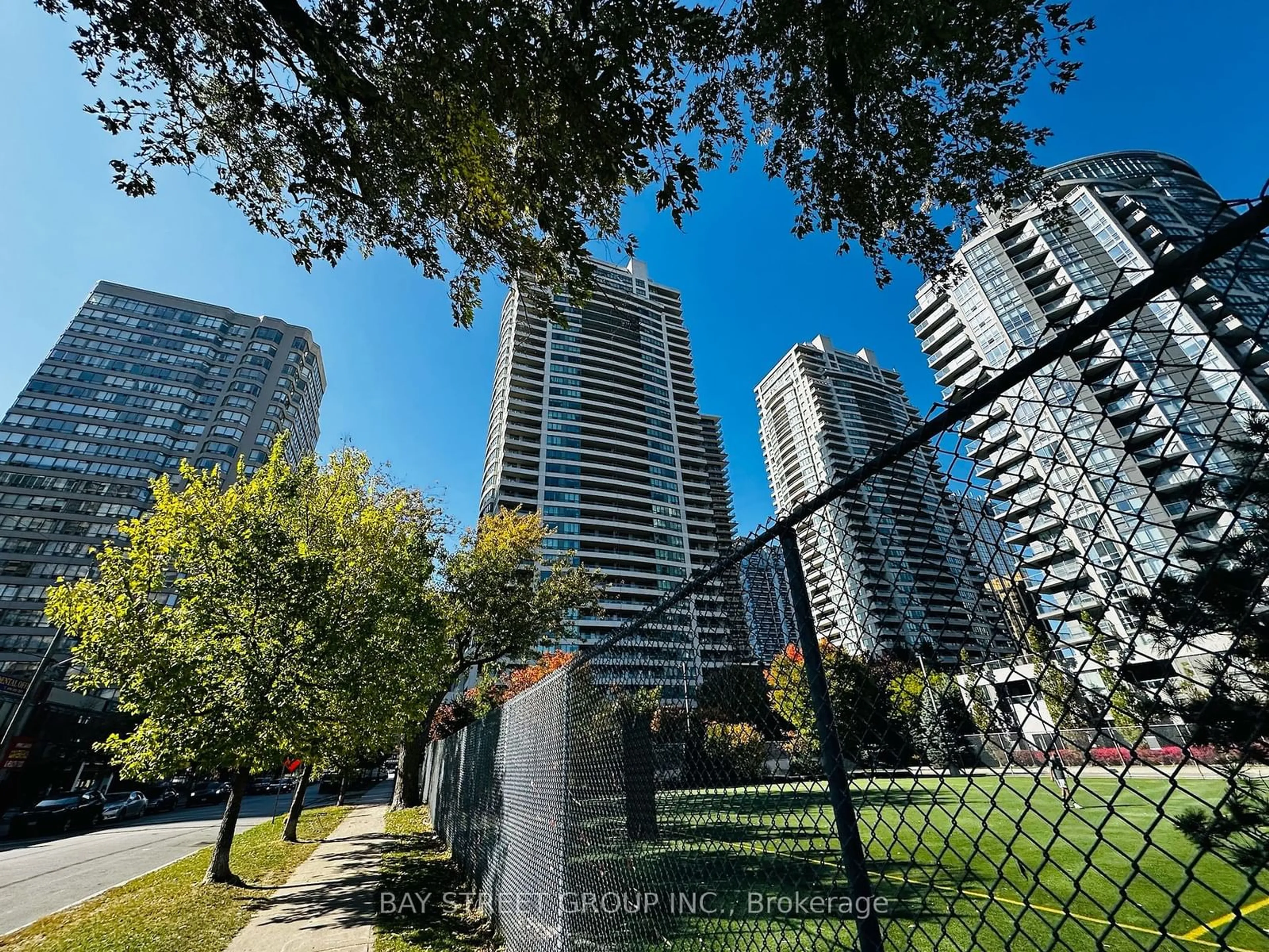 A pic from exterior of the house or condo, the view of city buildings for 18 Spring Garden Ave #1909, Toronto Ontario M2N 7M2