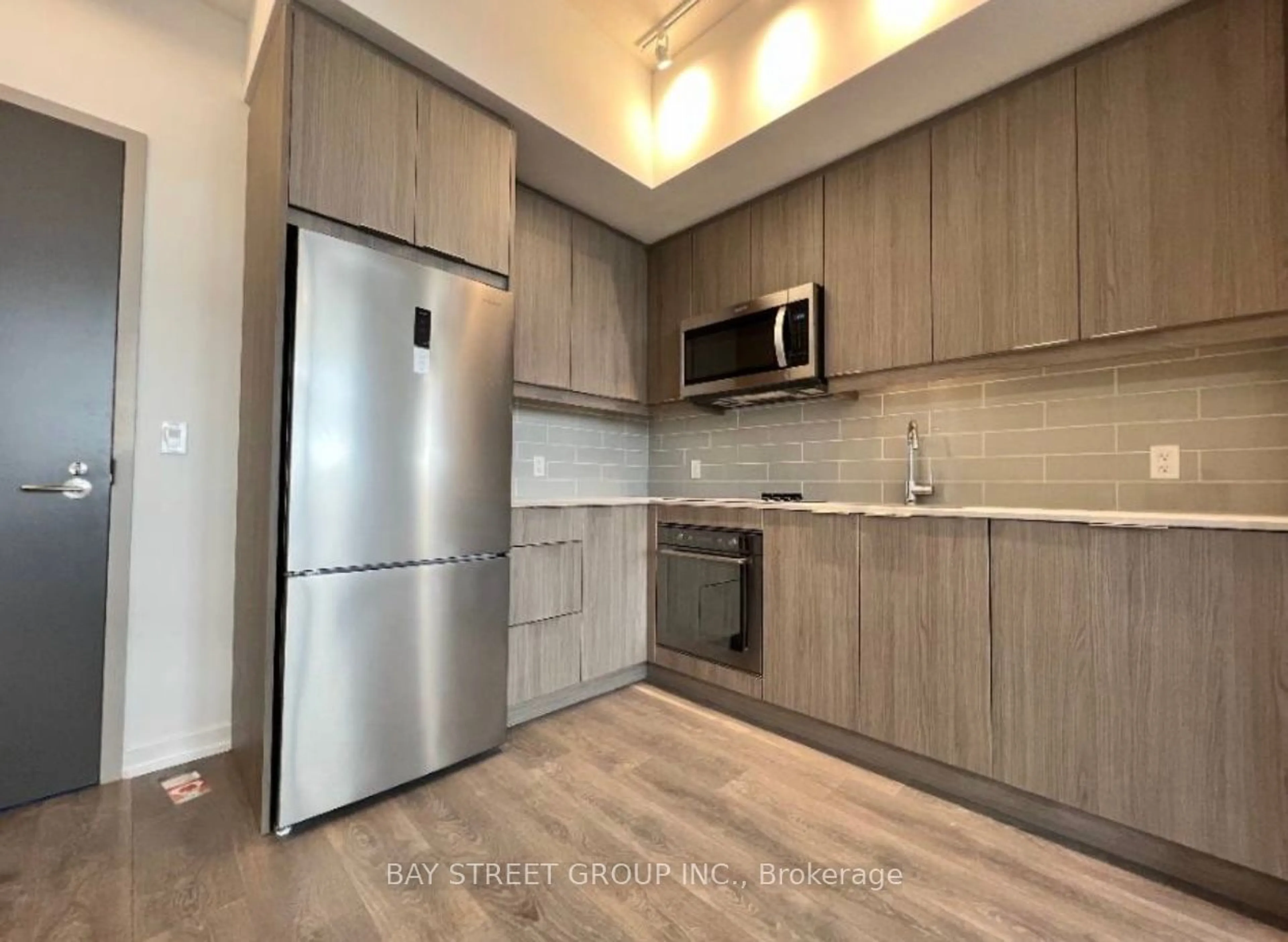 Standard kitchen, wood floors for 36 Forest Manor Rd #209, Toronto Ontario M2J 1M5