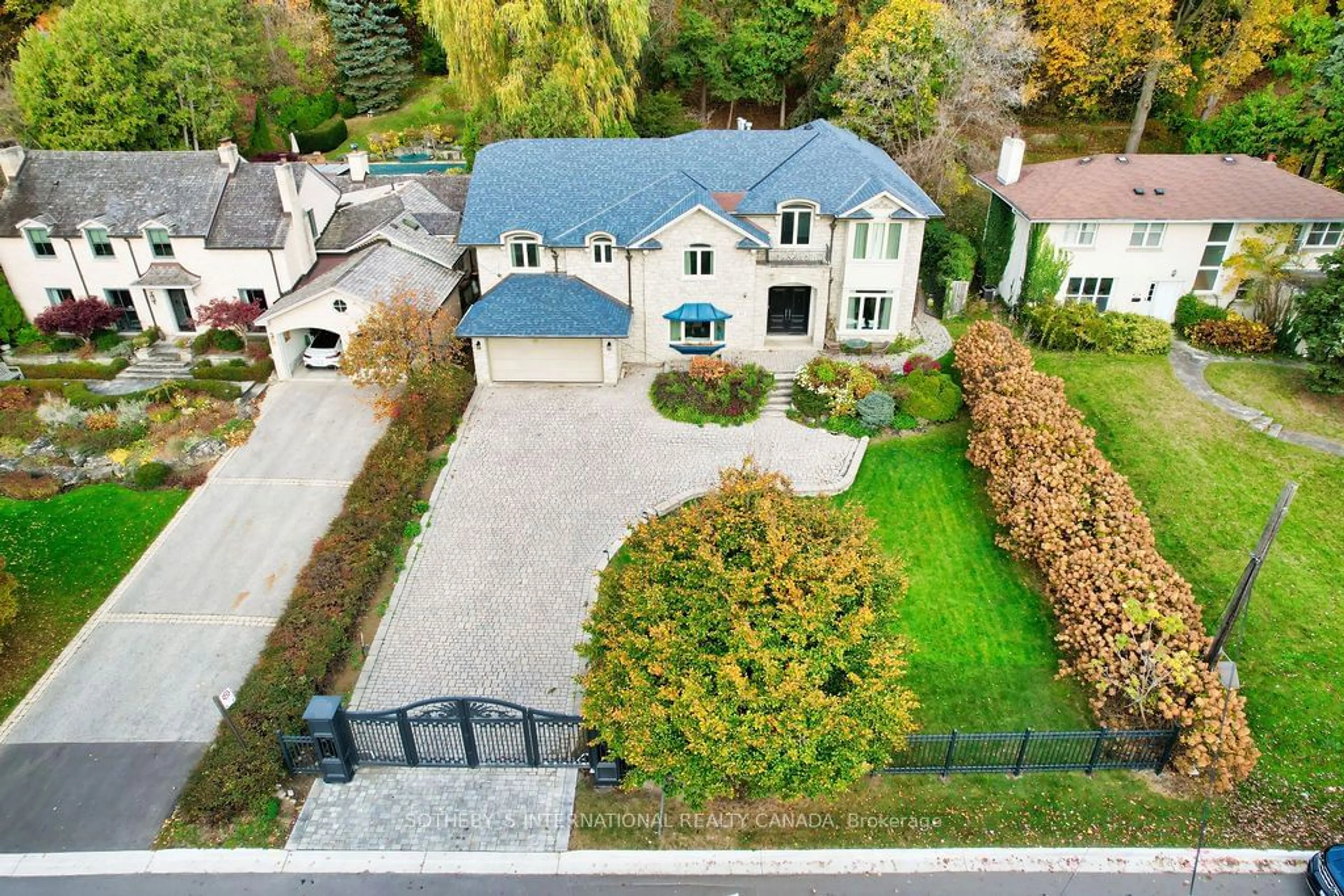 Frontside or backside of a home, the street view for 32 Brookfield Rd, Toronto Ontario M2P 1A9